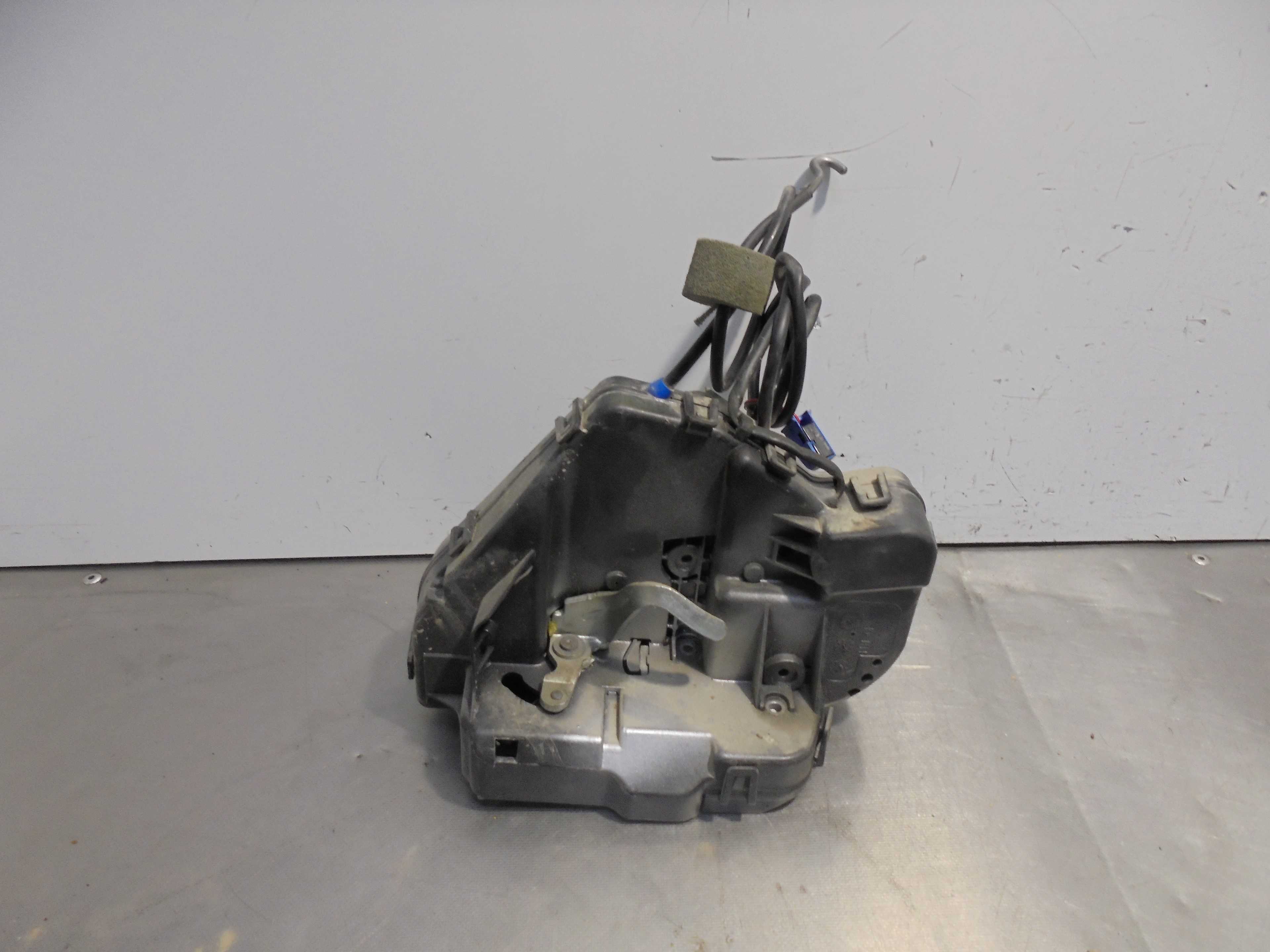 Recambio de cerradura puerta trasera derecha para mercedes-benz clase cls (w219) 350 cgi (219.357) referencia OEM IAM   