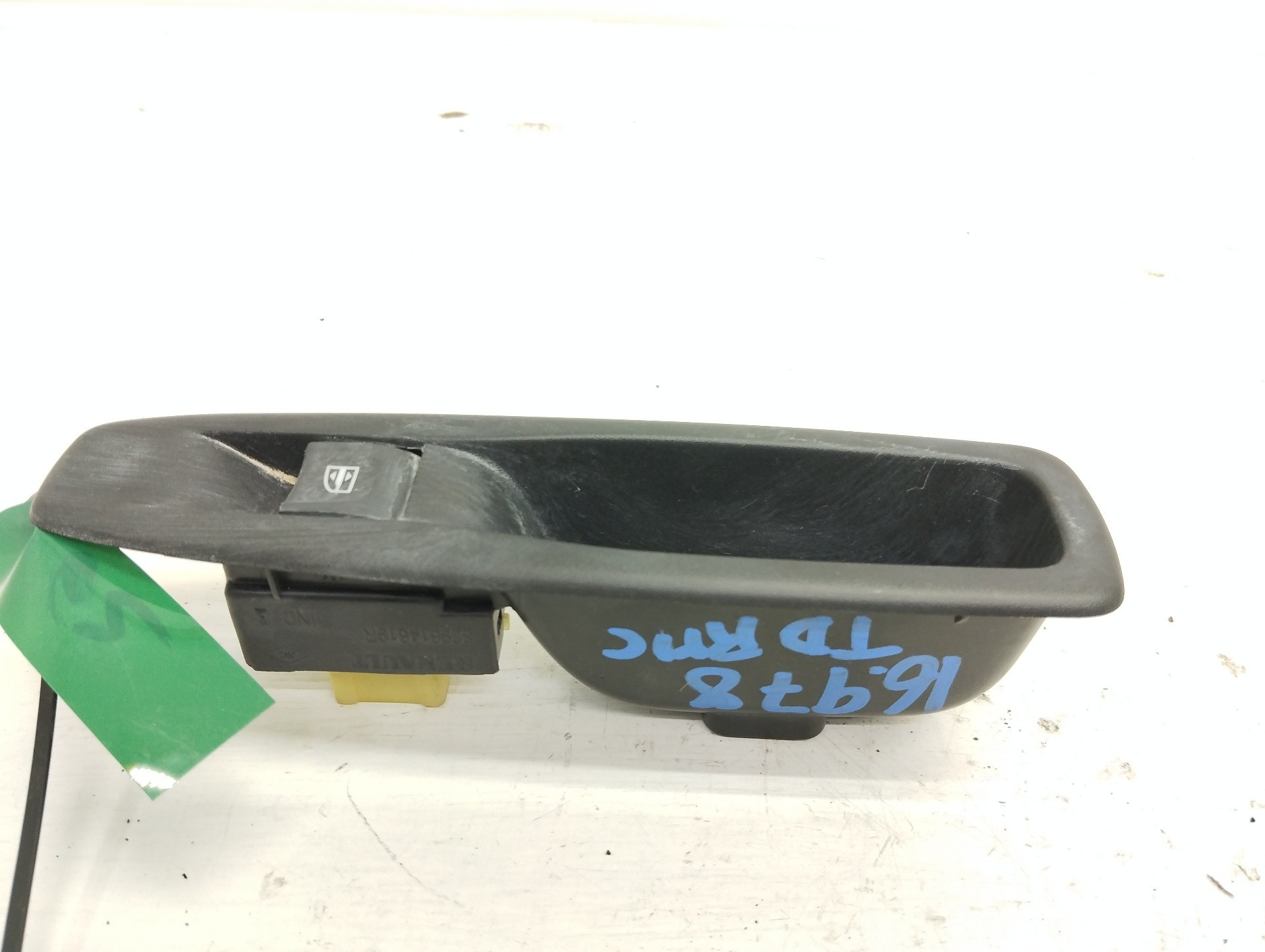 Recambio de mando elevalunas trasero derecho para renault captur 1.5 dci diesel fap referencia OEM IAM 829614619R  