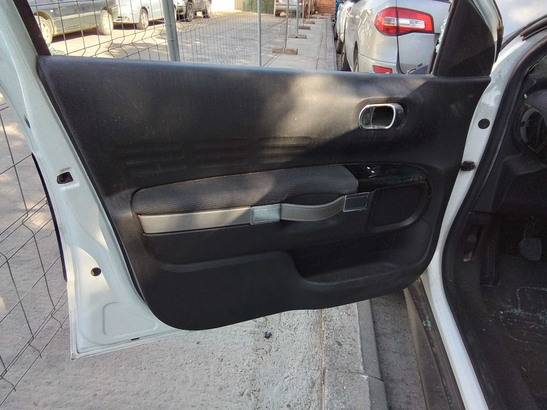 Recambio de guarnecido puerta delantera izquierda para citroën c4 cactus 1.6 blue-hdi fap referencia OEM IAM   