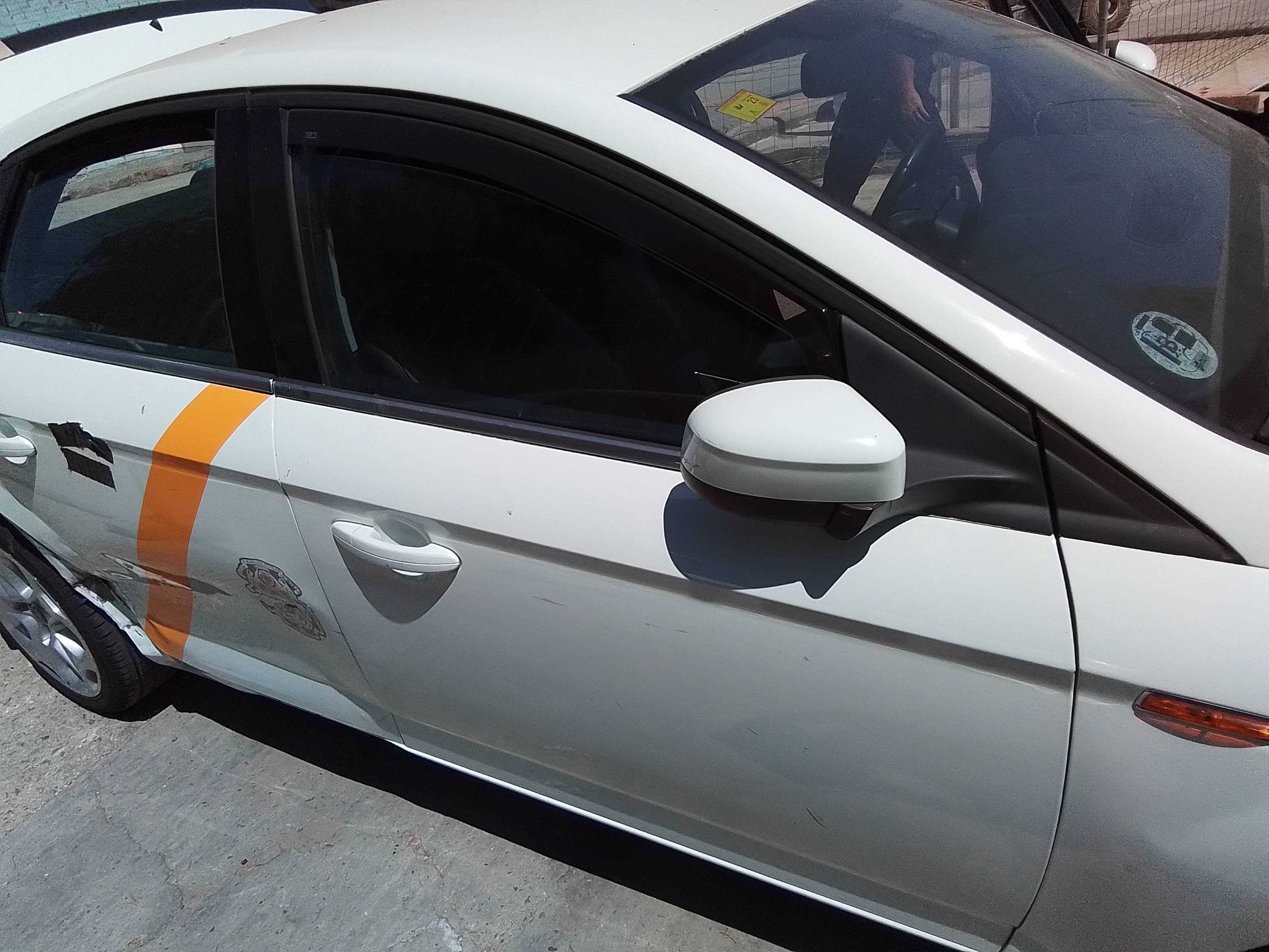 Recambio de puerta delantera derecha para ford mondeo ber. (ca2) 2.0 tdci cat referencia OEM IAM   