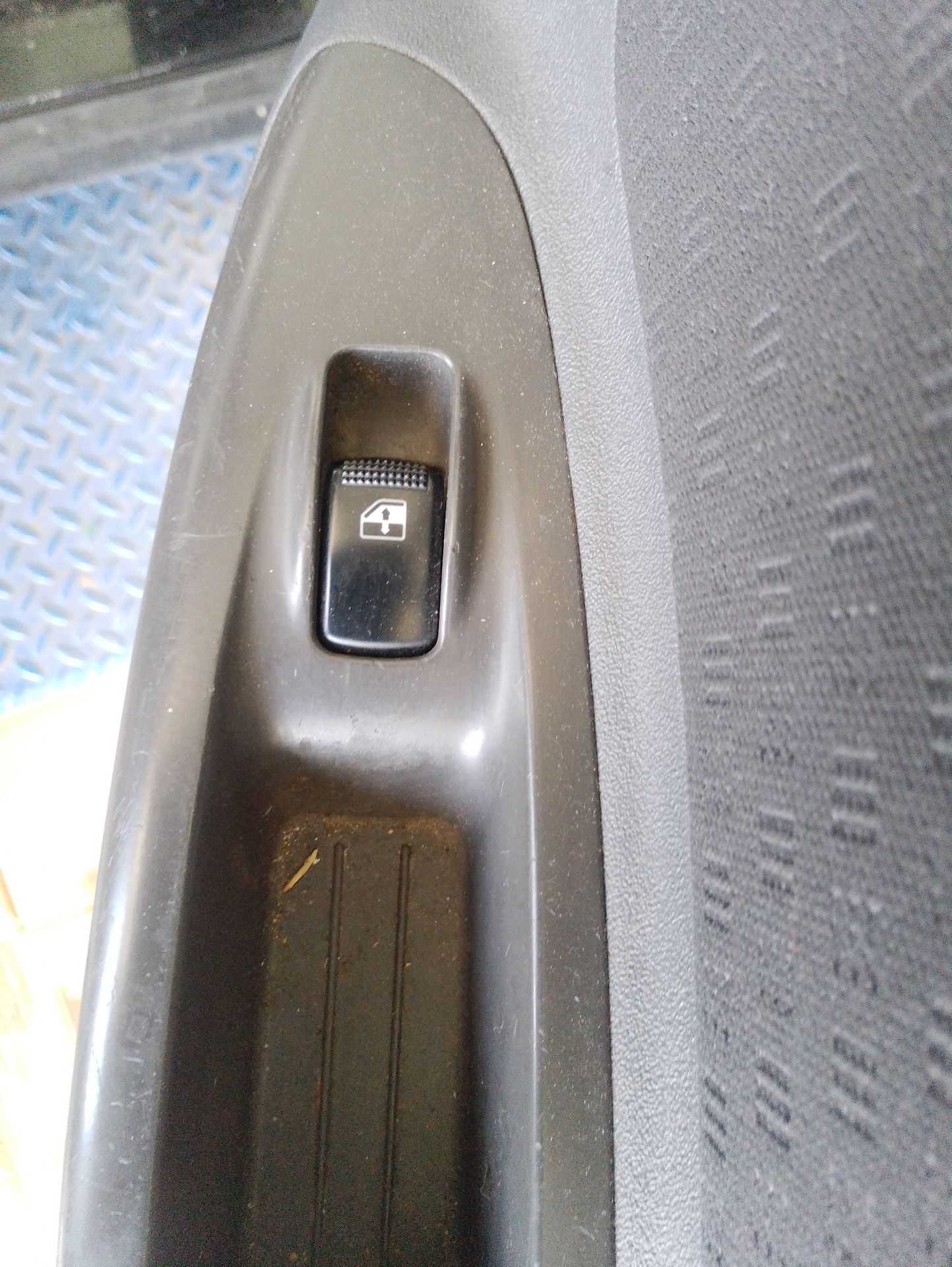 Recambio de mando elevalunas delantero derecho para kia rio ii sedán (jb) 1.4 16v referencia OEM IAM   