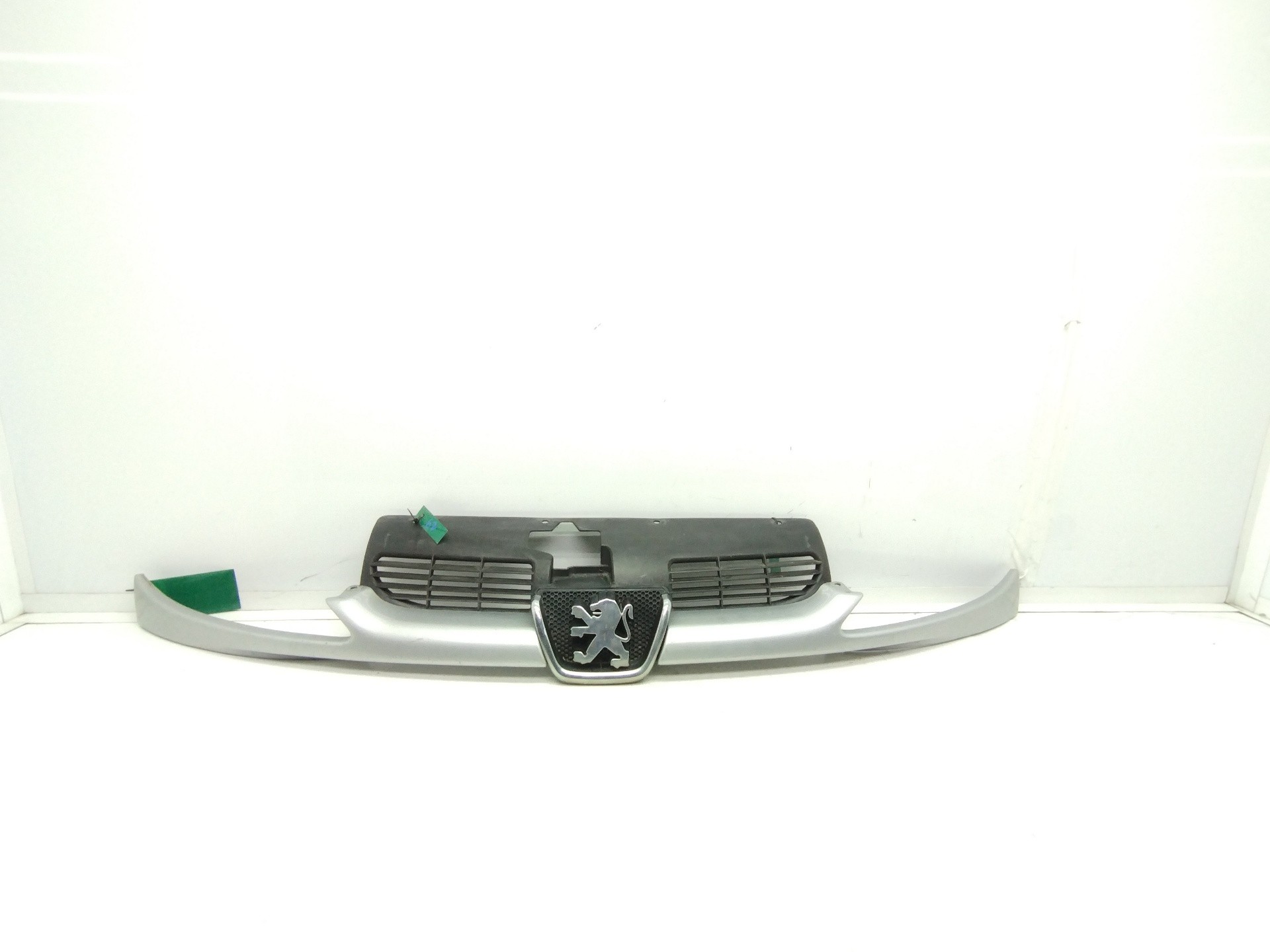 Recambio de rejilla delantera para peugeot 206 berlina xr referencia OEM IAM 96286912  