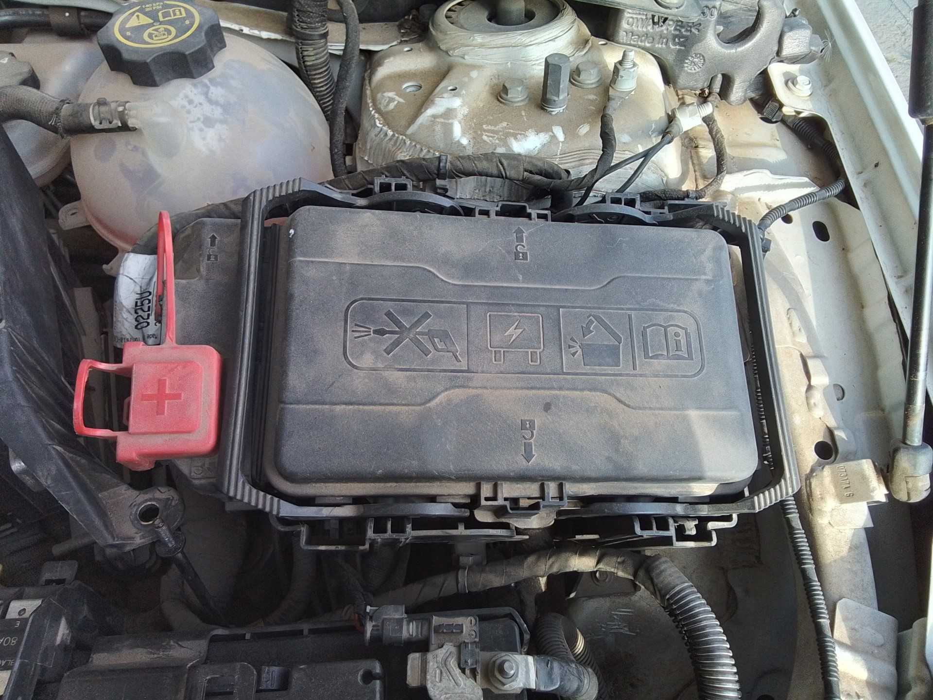 Recambio de caja reles / fusibles para opel insignia grand sport 1.6 cdti dpf referencia OEM IAM   
