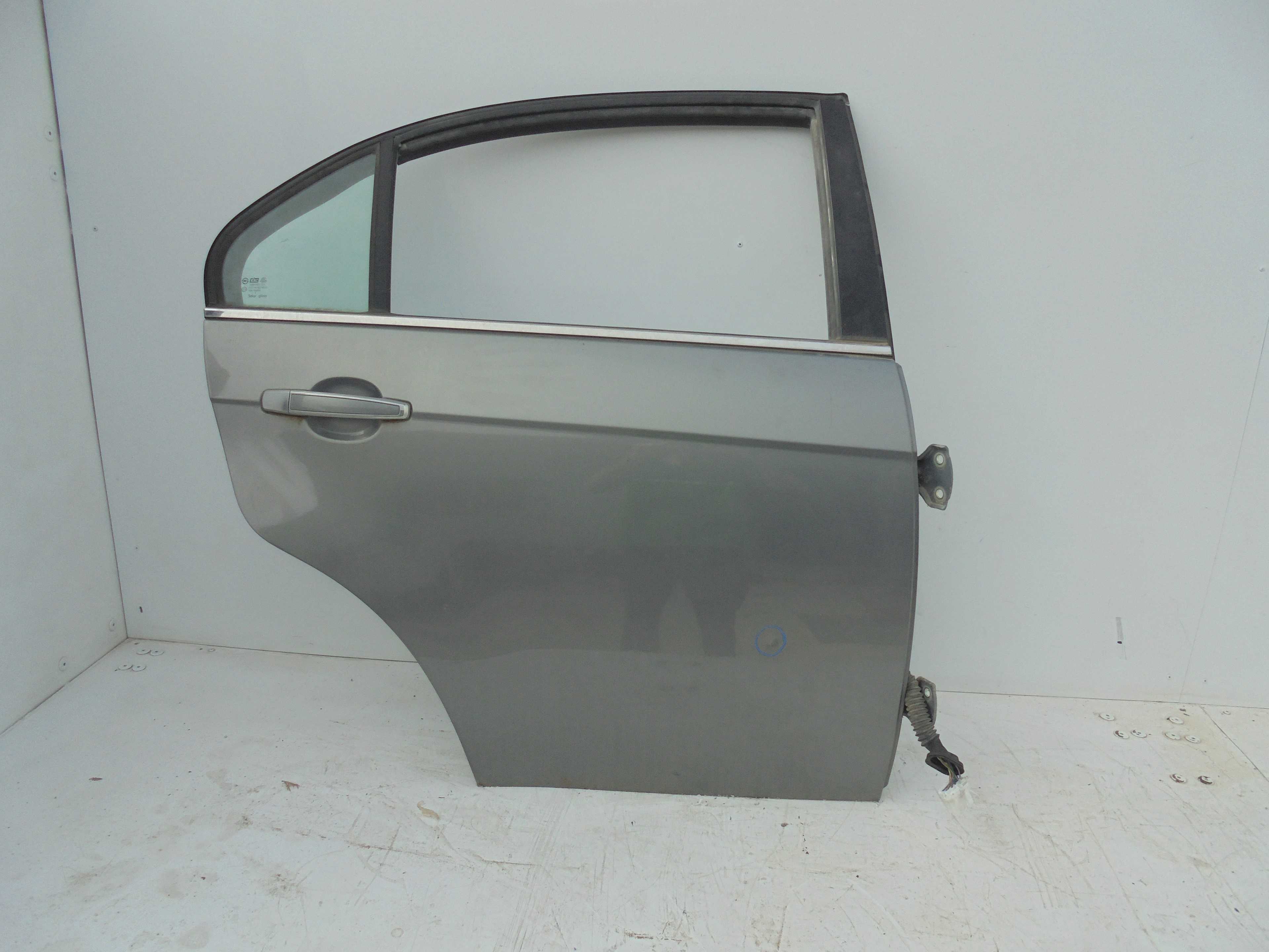 Recambio de puerta trasera derecha para chevrolet epica 2.0 diesel cat referencia OEM IAM 96635658  