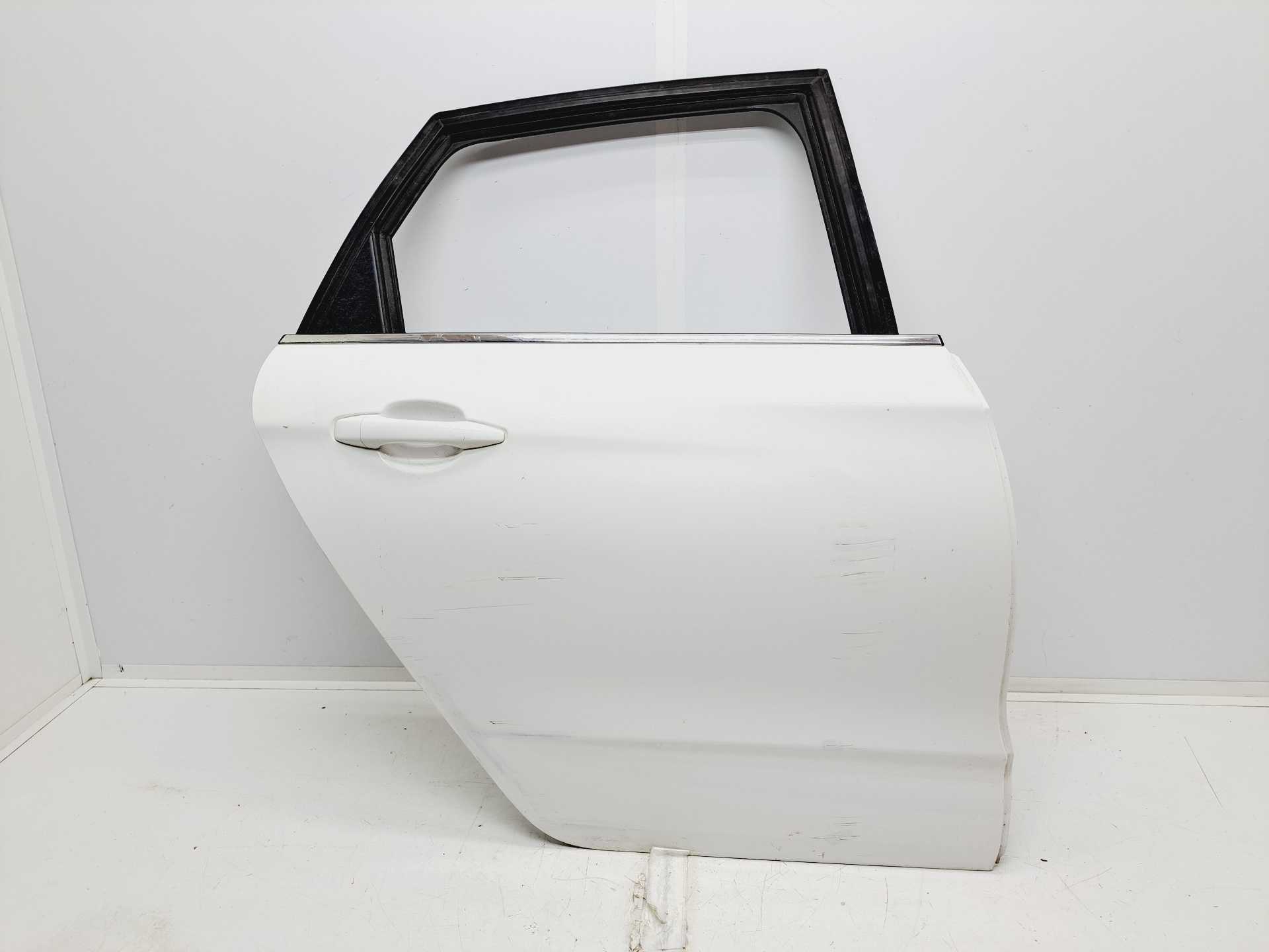 Recambio de puerta trasera derecha para citroën c4 lim. 1.6 hdi fap referencia OEM IAM   