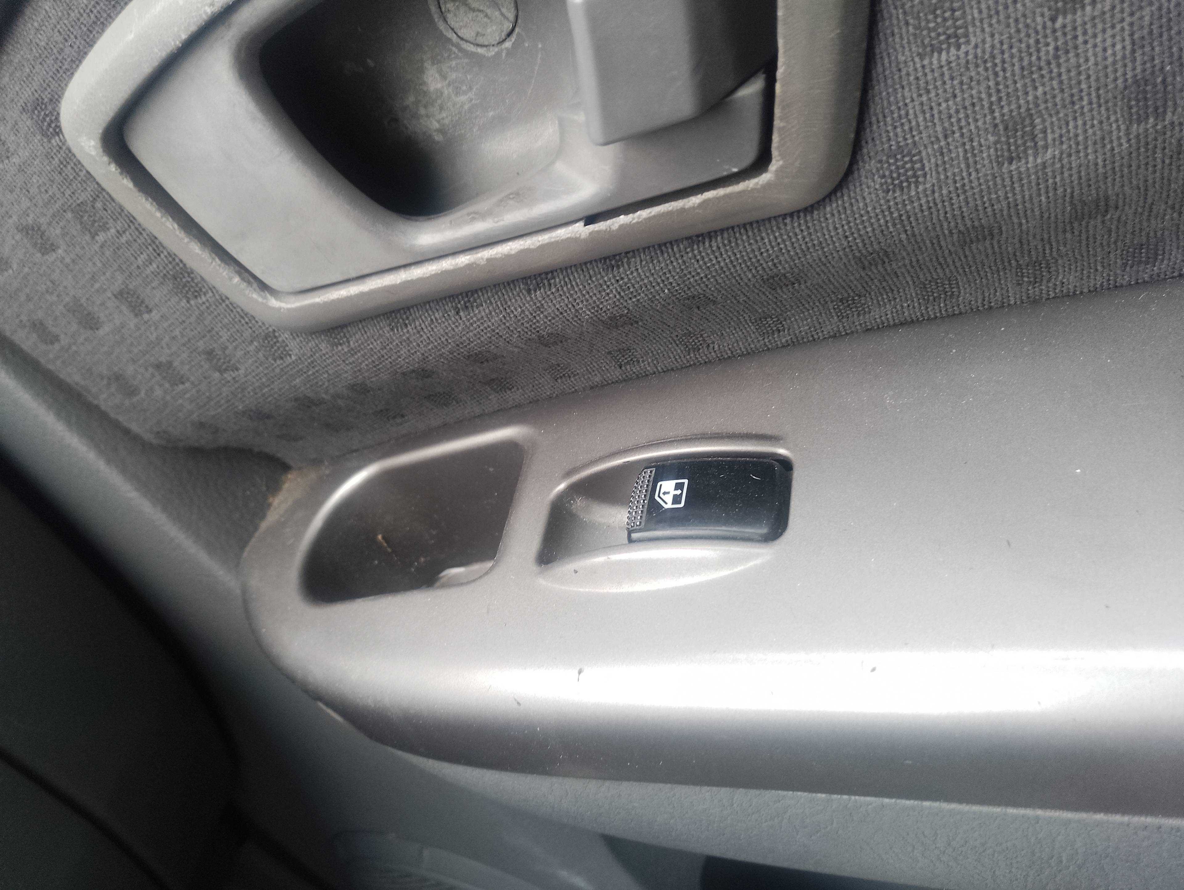 Recambio de mando elevalunas delantero derecho para kia carens 2.0 crdi ex monovolumen referencia OEM IAM   