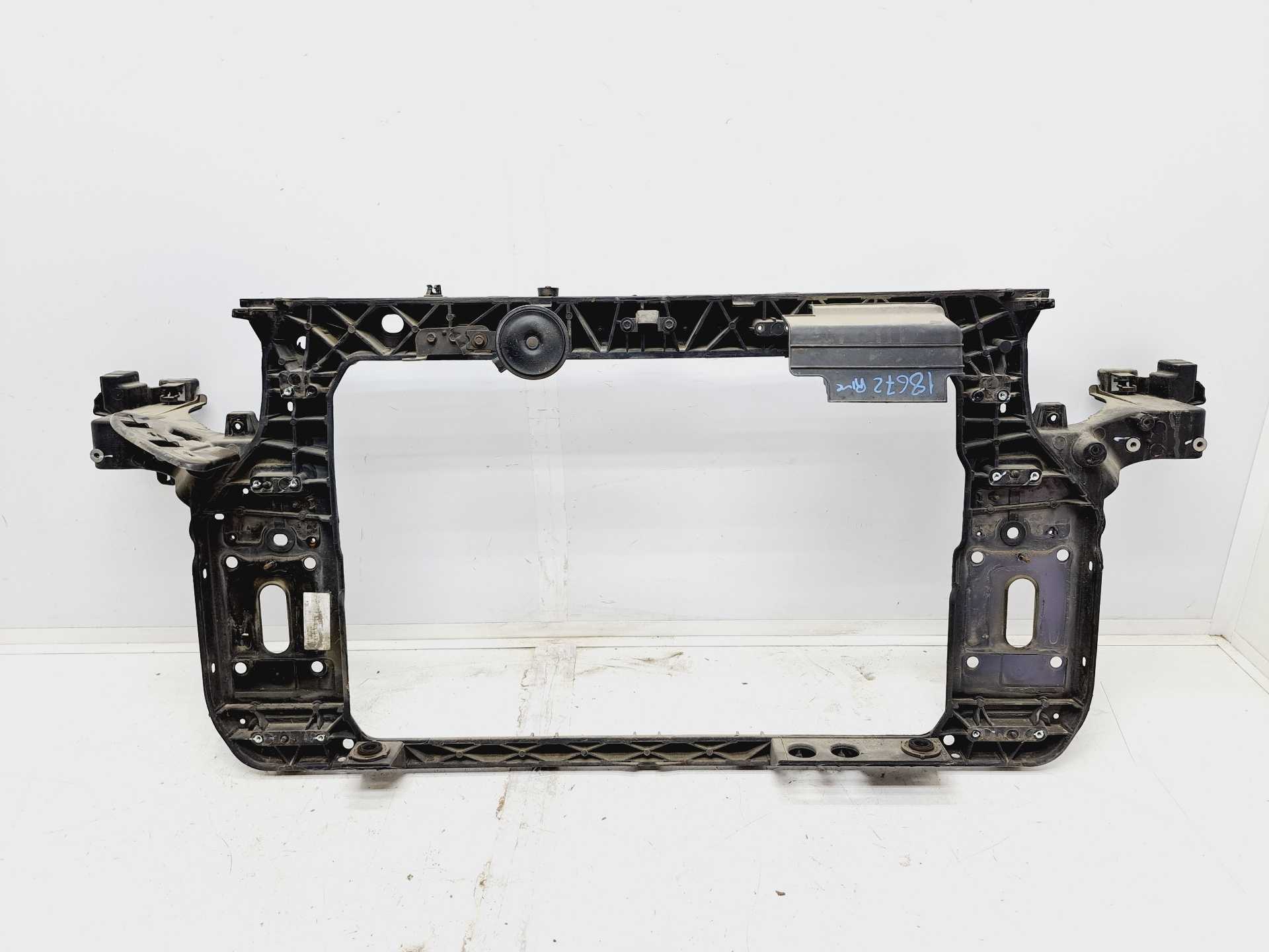 Recambio de panel frontal para kia sportage concept 4x2 referencia OEM IAM 641013U000  