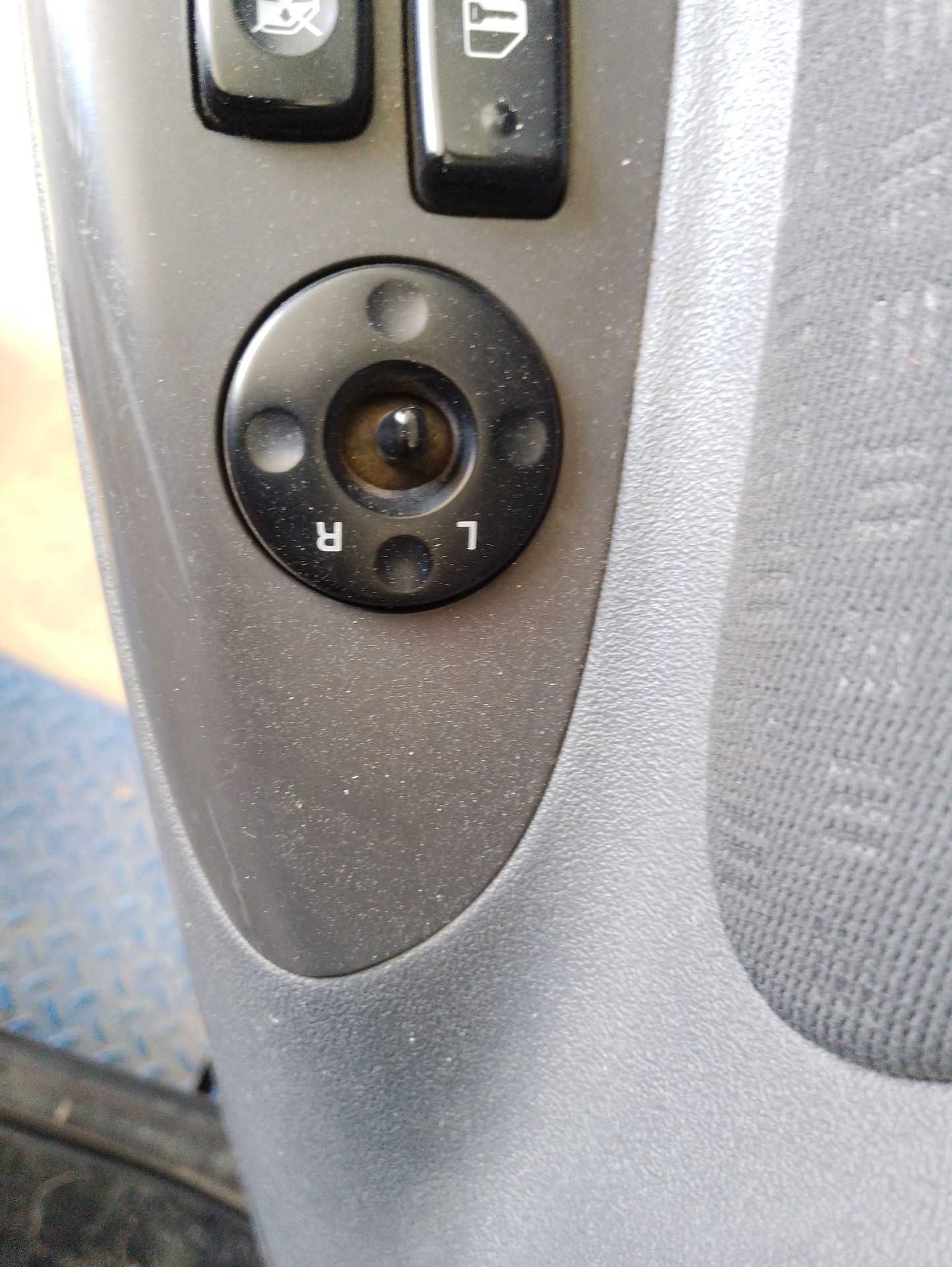 Recambio de mando retrovisor para kia rio ii sedán (jb) 1.4 16v referencia OEM IAM   