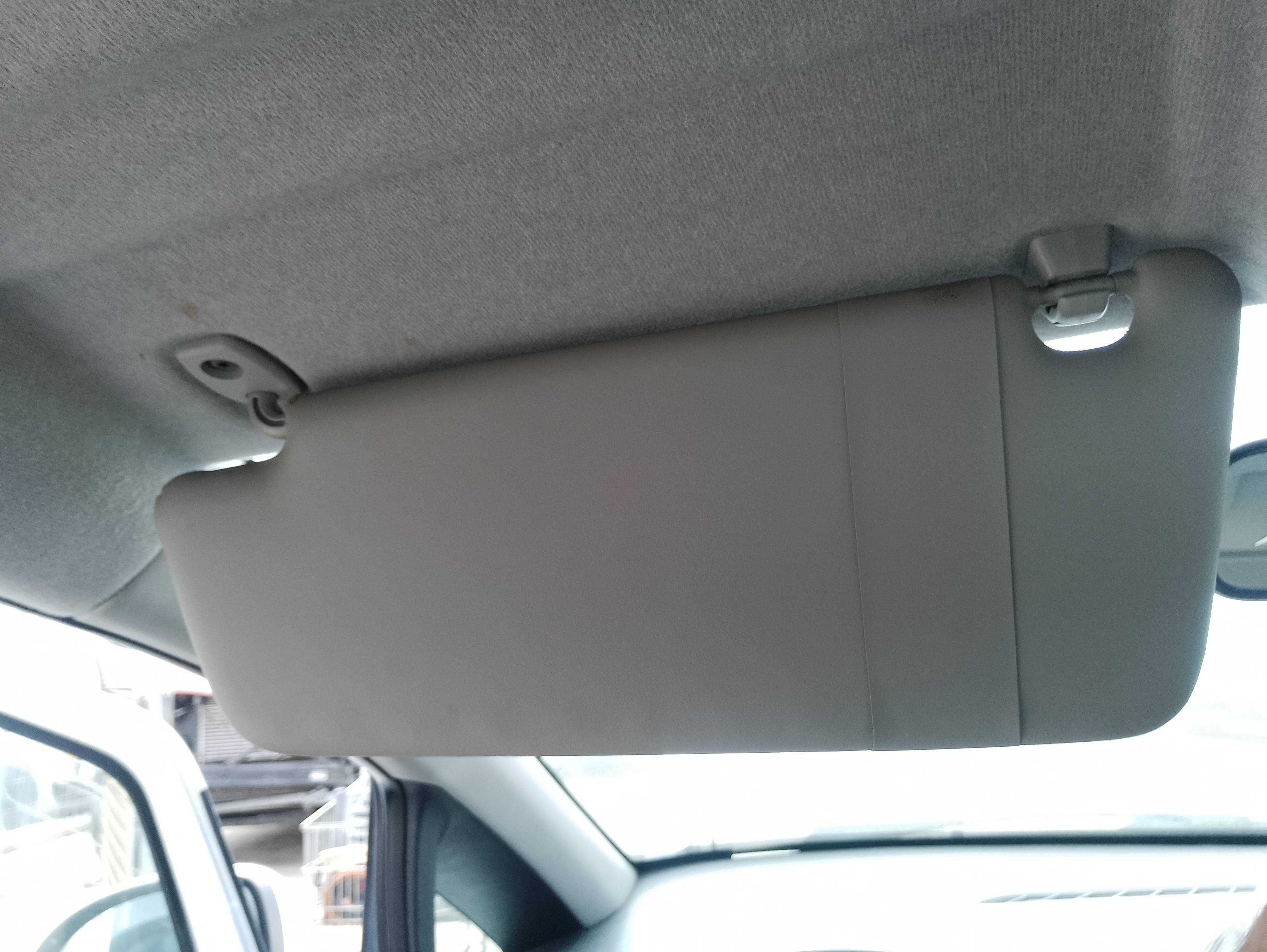 Recambio de parasol izquierdo para opel corsa d ´´111 years´´ referencia OEM IAM   