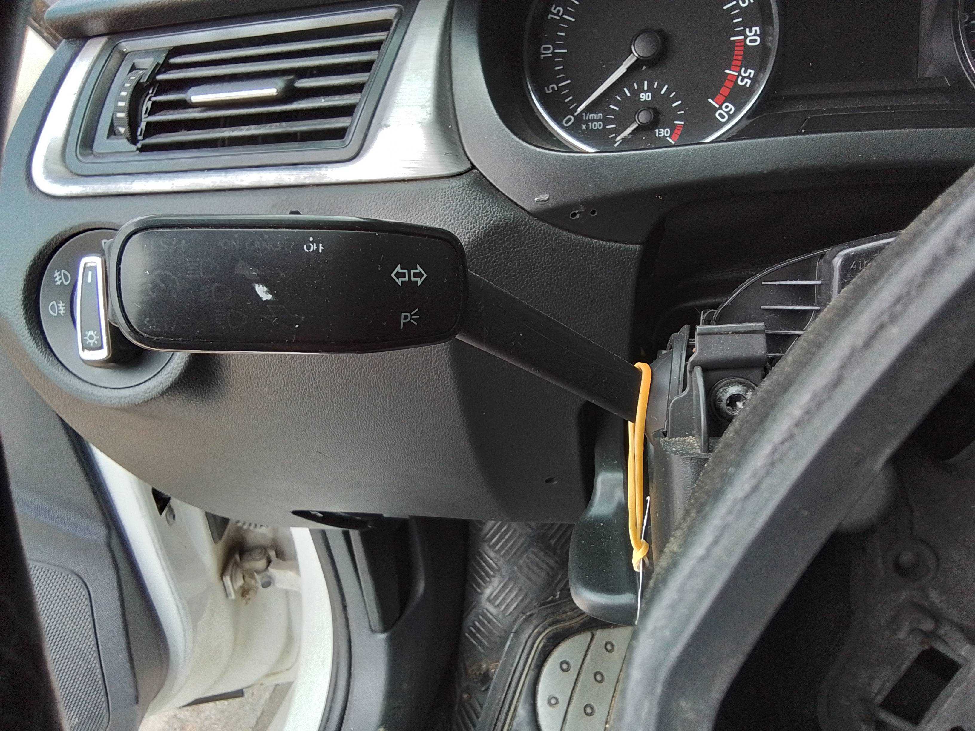Recambio de mando intermitentes para skoda rapid active referencia OEM IAM   