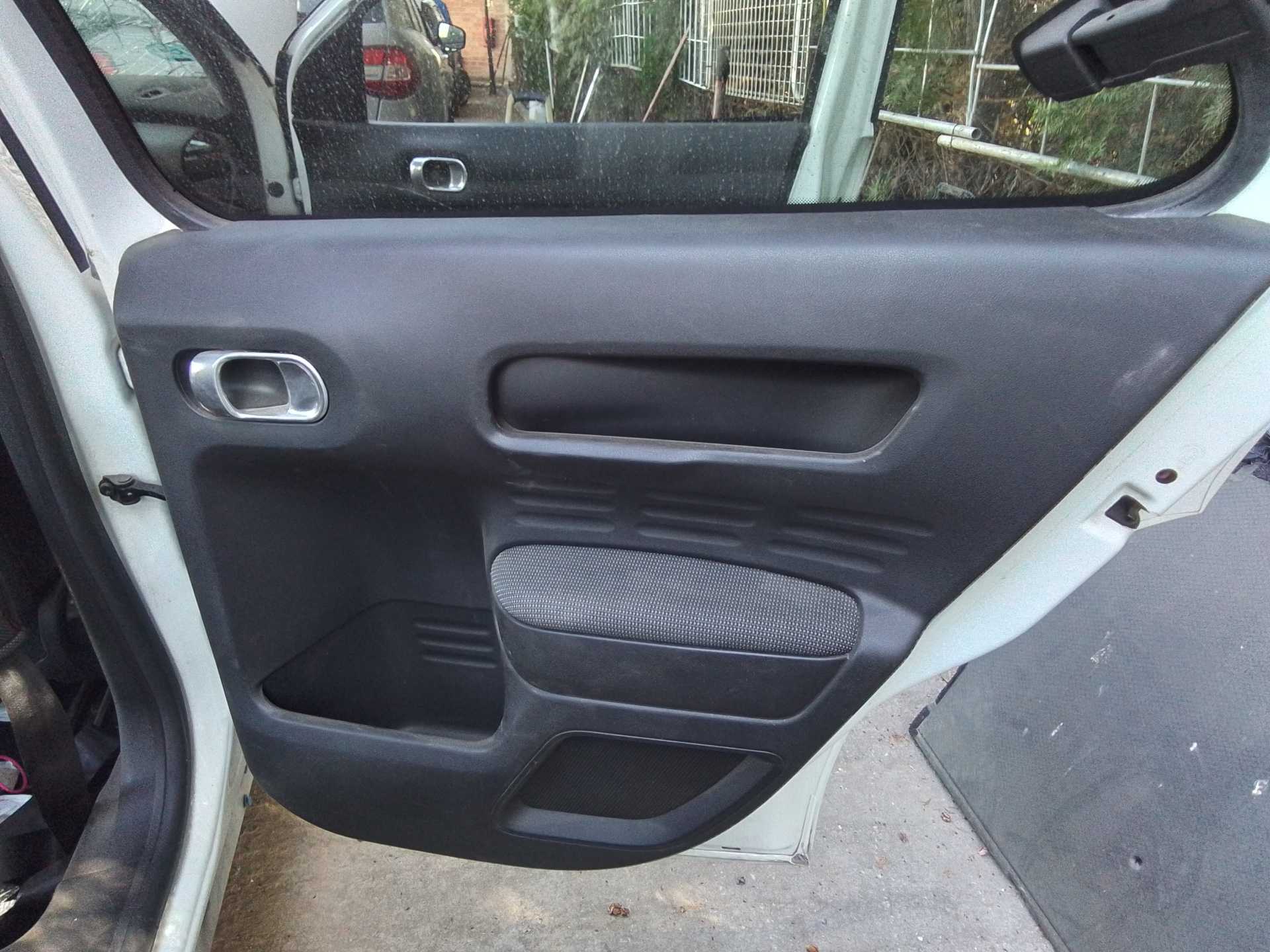 Recambio de guarnecido puerta trasera derecha para citroën c4 cactus 1.6 blue-hdi fap referencia OEM IAM   