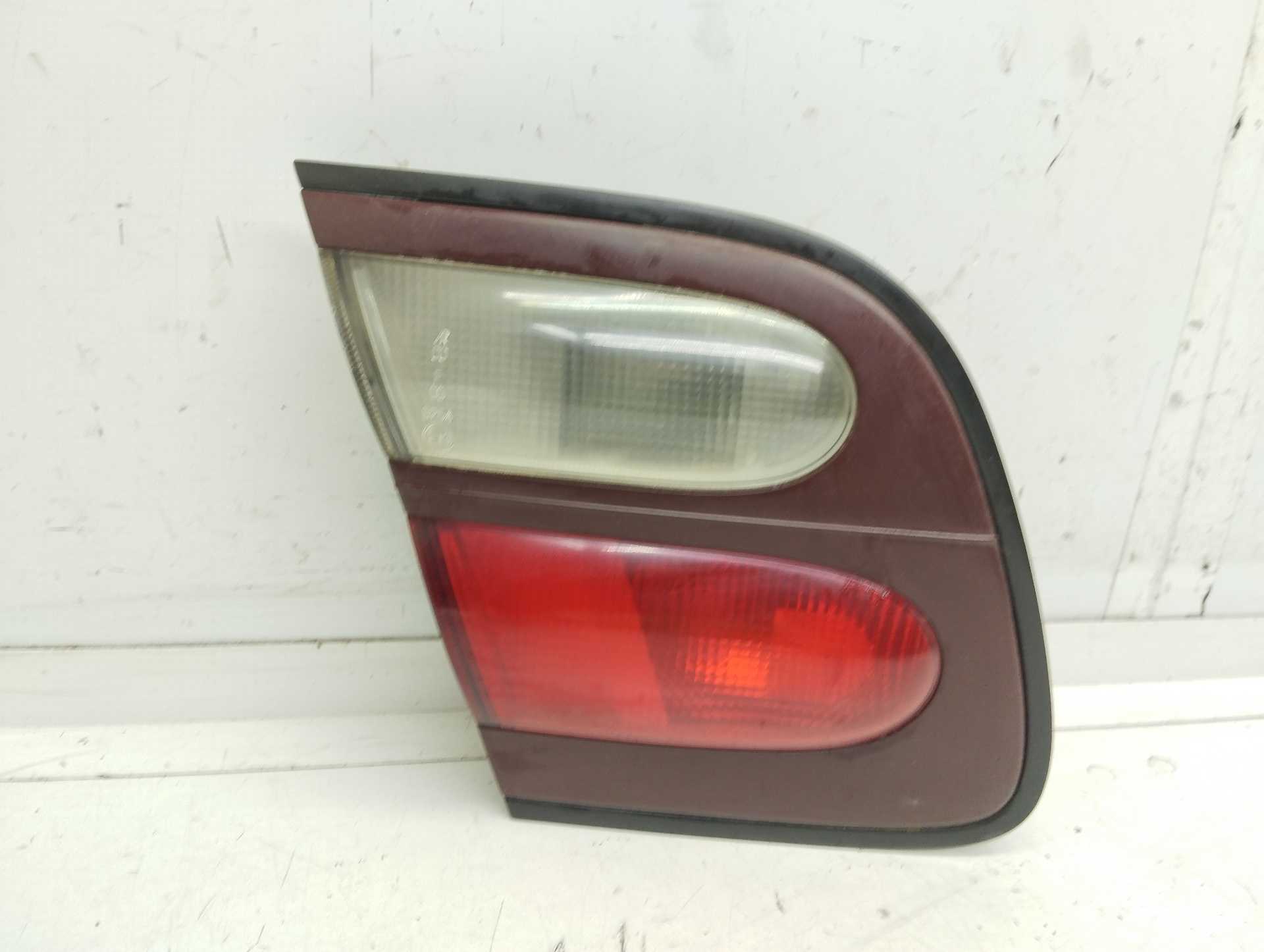 Recambio de piloto porton trasero izquierdo para nissan almera (n15) gx referencia OEM IAM   