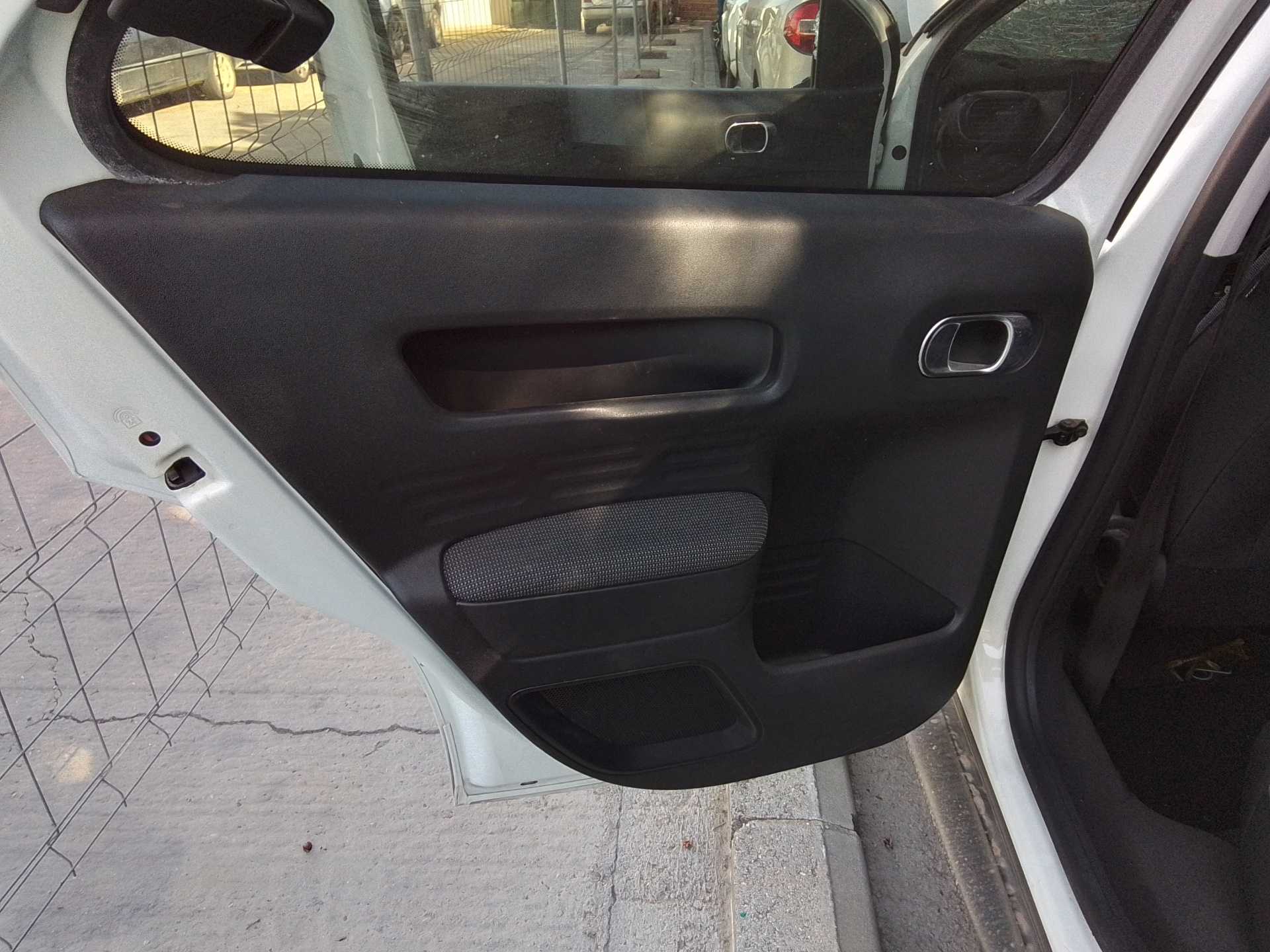 Recambio de guarnecido puerta trasera izquierda para citroën c4 cactus 1.6 blue-hdi fap referencia OEM IAM   