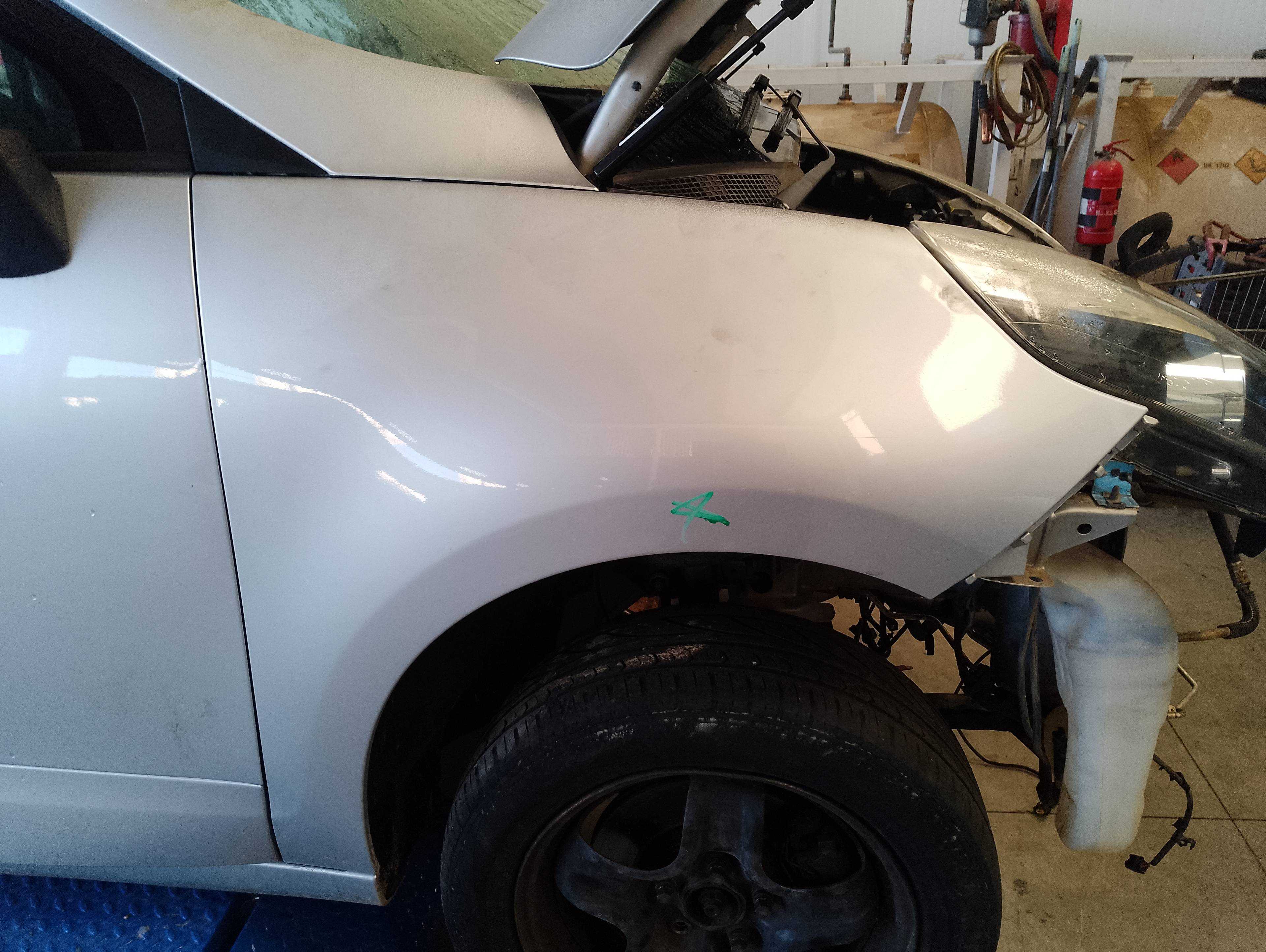 Recambio de aleta delantera derecha para renault scenic iii authentique referencia OEM IAM   