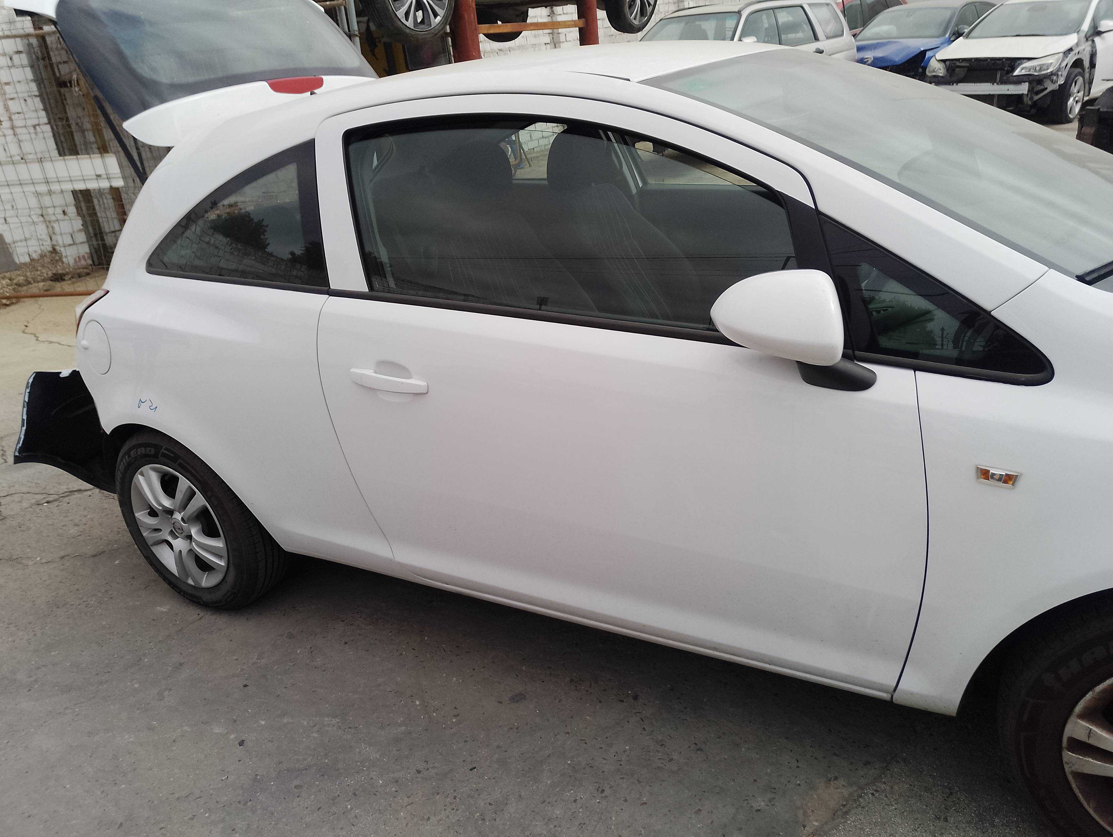 Recambio de puerta delantera derecha para opel corsa d ´´111 years´´ referencia OEM IAM   