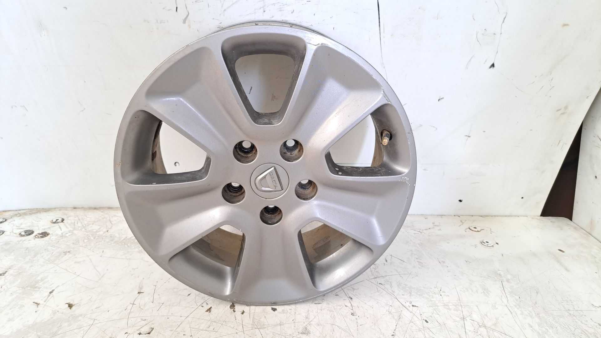 Recambio de llanta para dacia duster ambiance 4x2 referencia OEM IAM r16 403003157r 