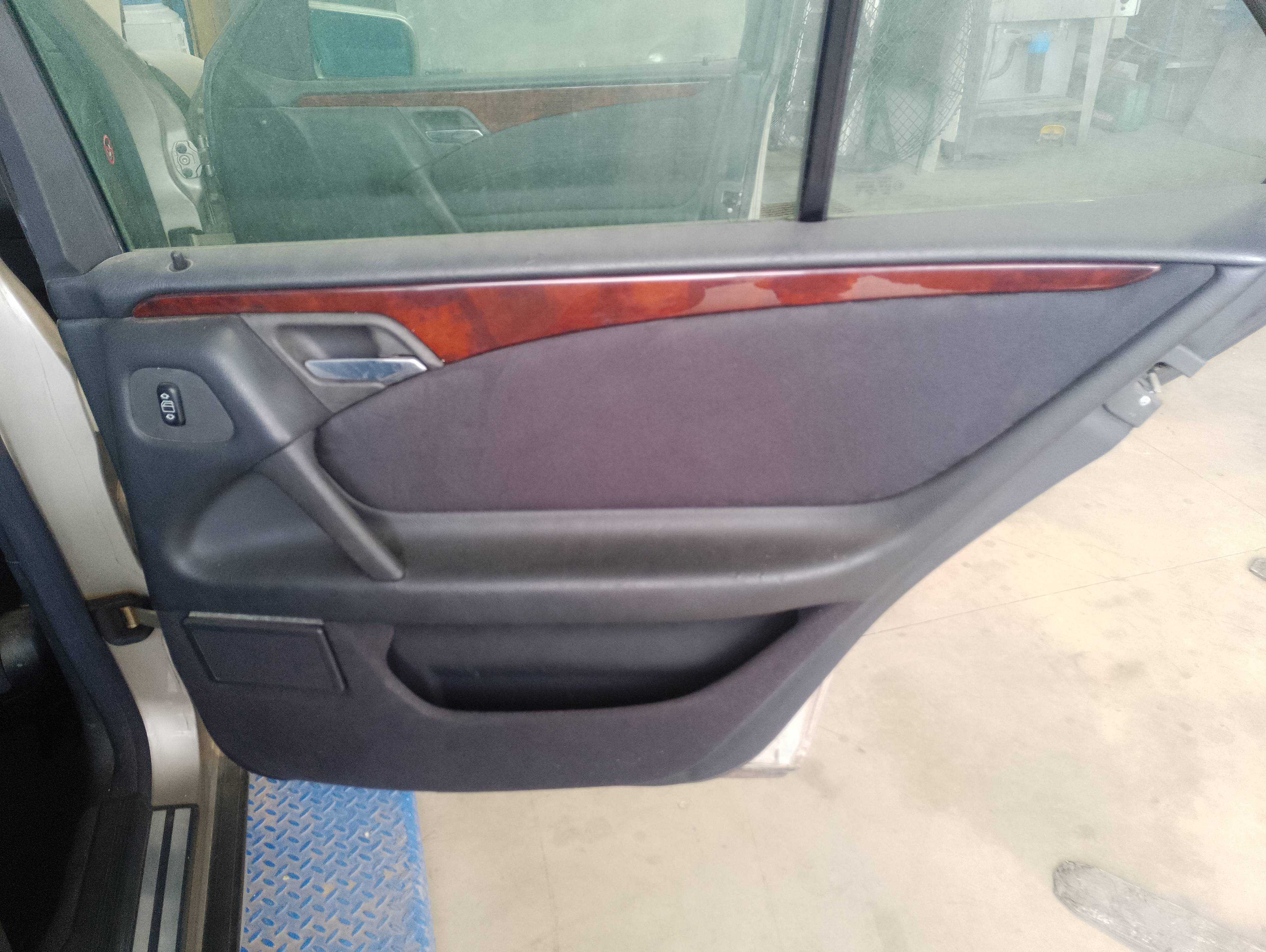 Recambio de guarnecido puerta trasera derecha para mercedes-benz clase e (w210) berlina 200 (210.035) referencia OEM IAM   