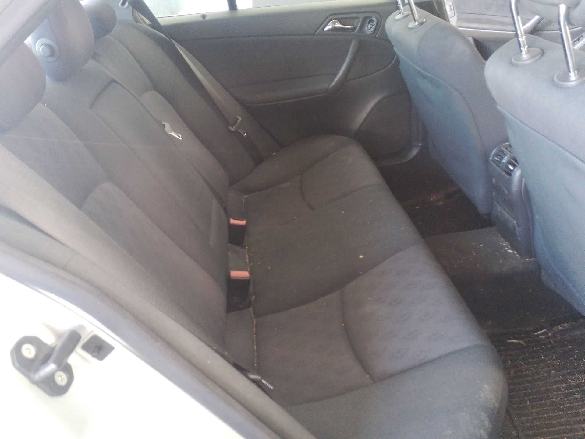 Recambio de asientos traseros para mercedes-benz clase c (w203) c 220 cdi (203.006) referencia OEM IAM   