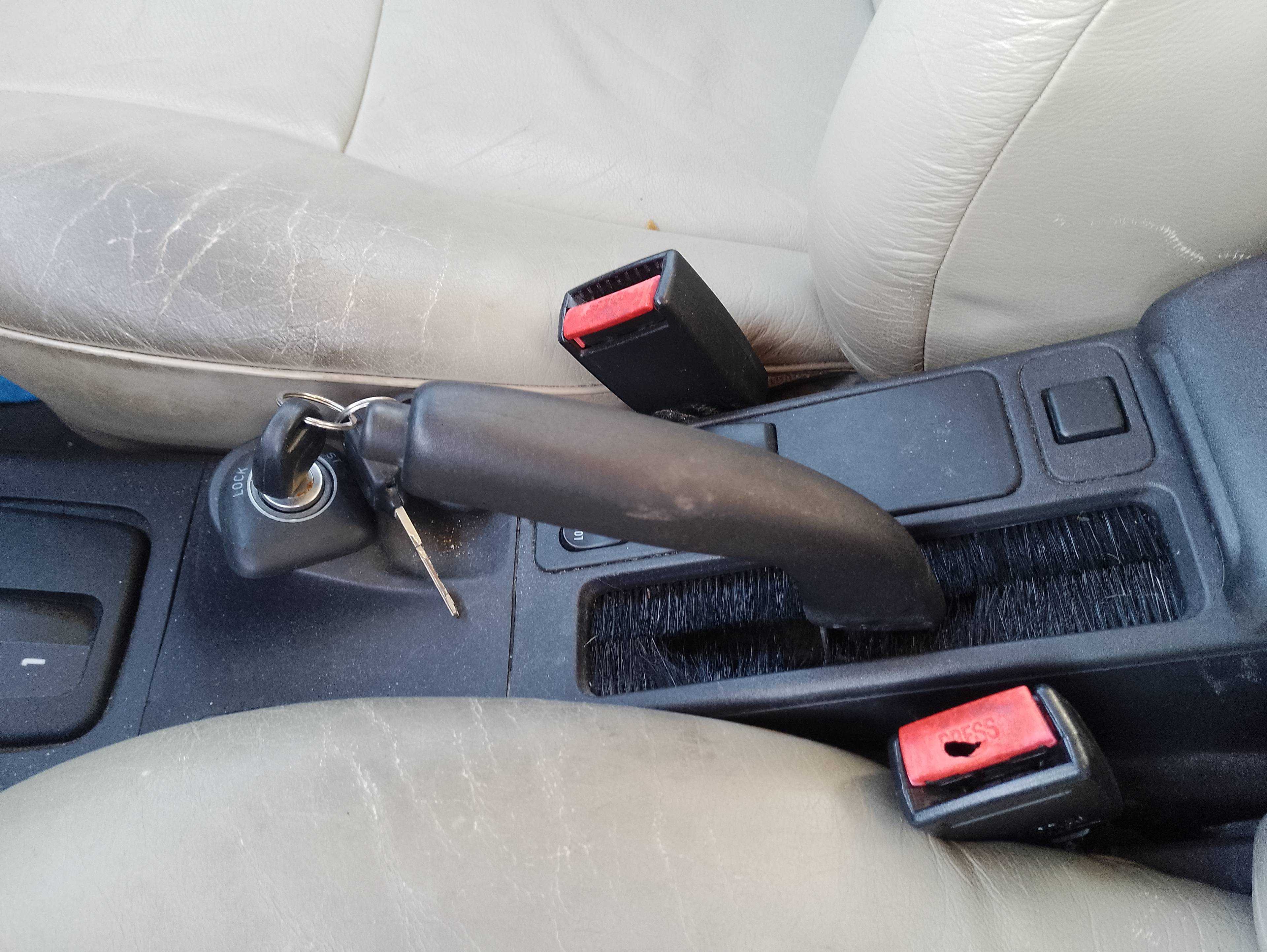 Recambio de palanca freno para saab 900 berlina 2.0 cat referencia OEM IAM   