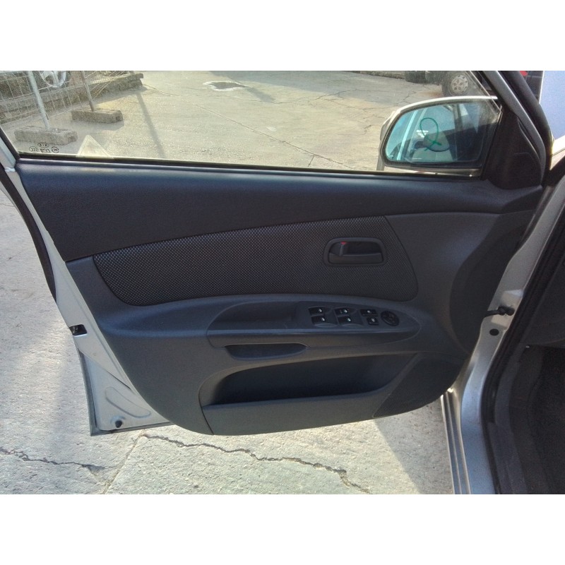 Recambio de guarnecido puerta delantera izquierda para kia rio 1.4 cat referencia OEM IAM   