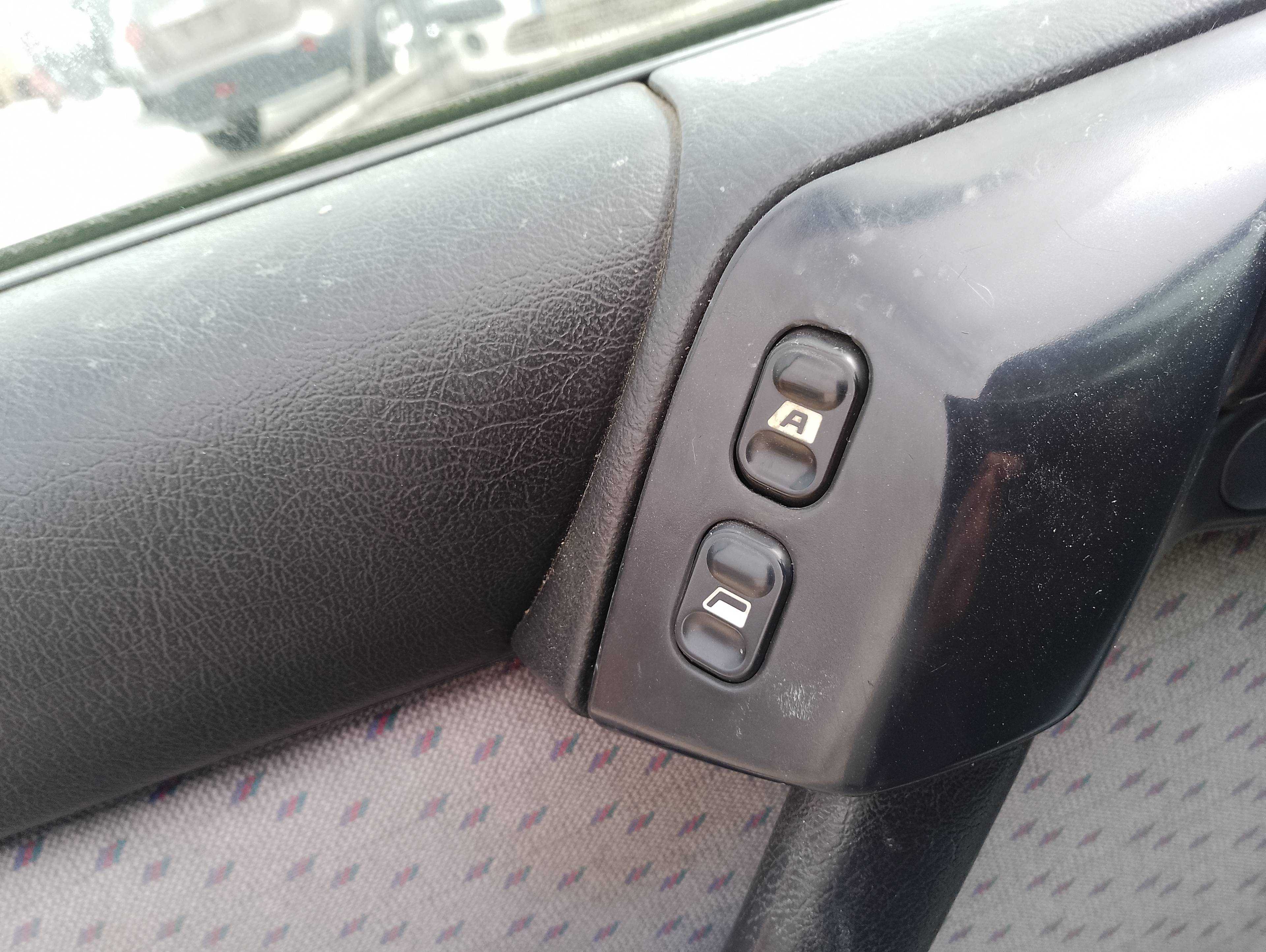Recambio de mando elevalunas delantero izquierdo para citroën xantia berlina 1.6 armonia referencia OEM IAM   