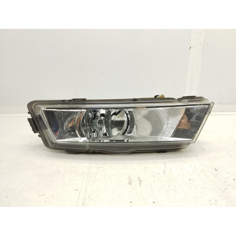 Recambio de faro antiniebla derecho para skoda rapid 1.6 tdi dpf referencia OEM IAM 5JA944700  