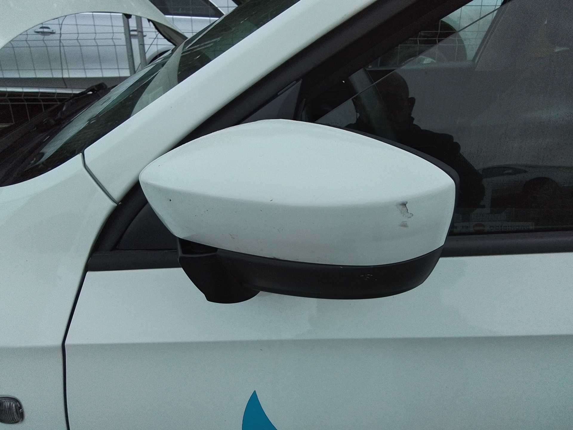 Recambio de retrovisor izquierdo para skoda rapid 1.6 tdi dpf referencia OEM IAM   
