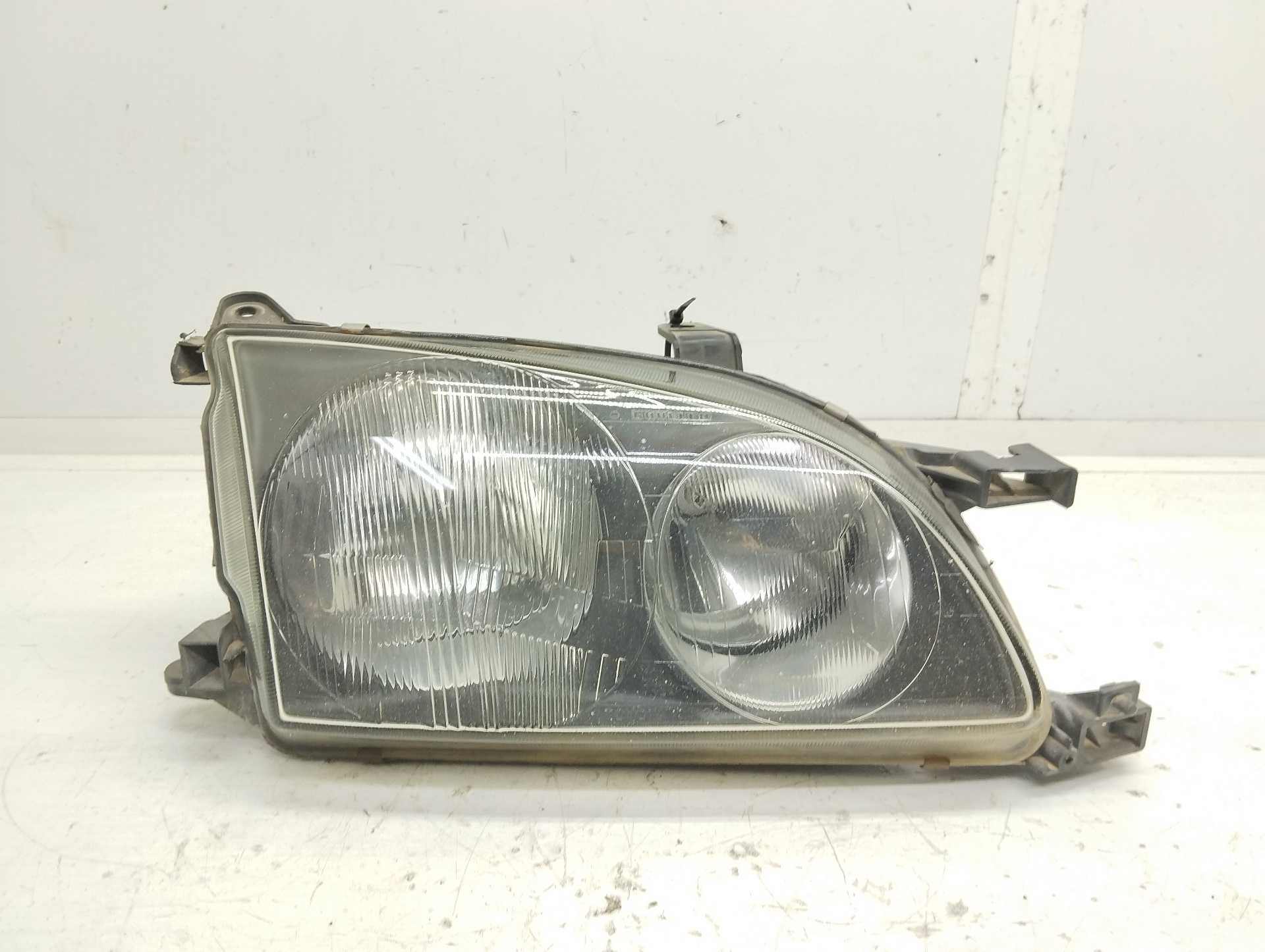 Recambio de faro derecho para toyota avensis berlina (t 22) 2.0 sol (4-ptas.) referencia OEM IAM 54533365 811100514 