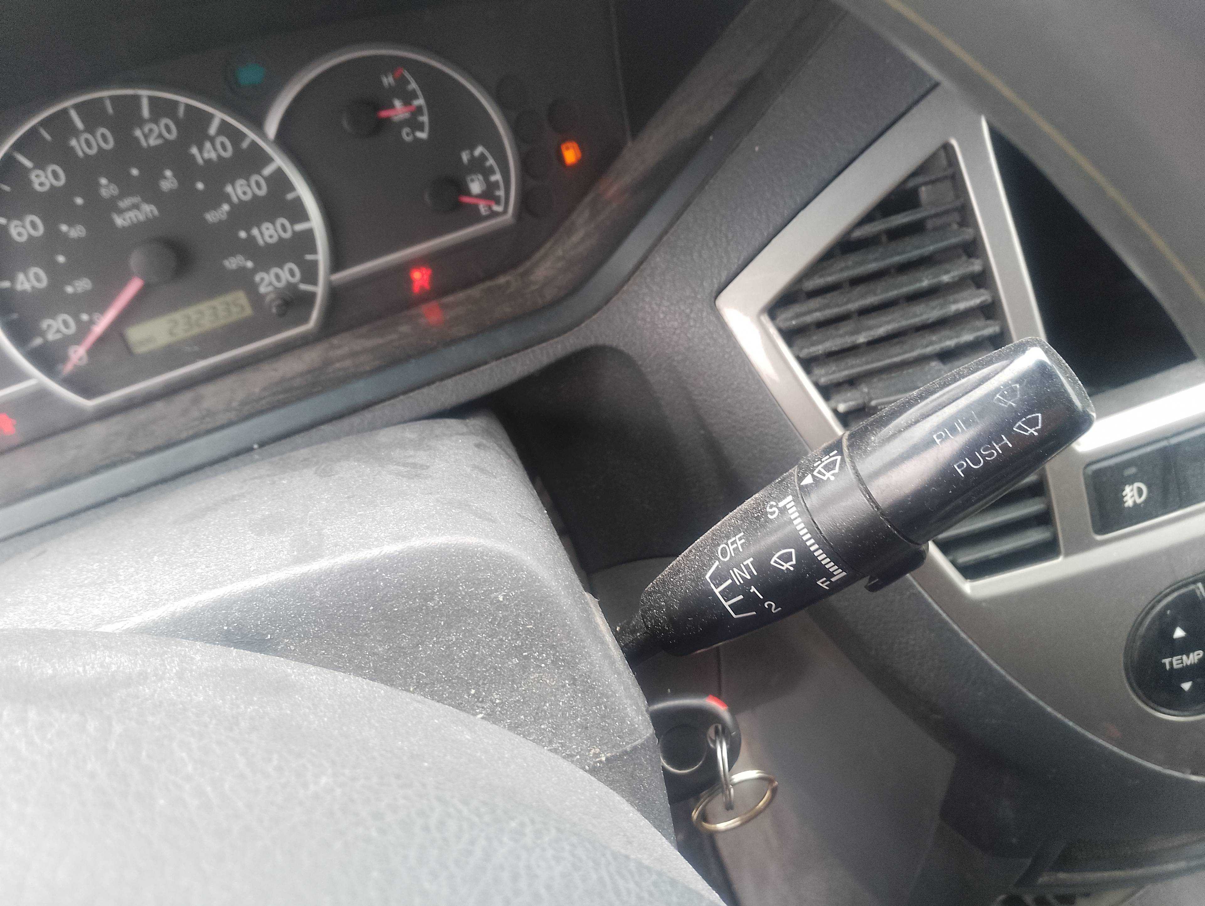 Recambio de mando limpia para kia carens 2.0 crdi ex monovolumen referencia OEM IAM   