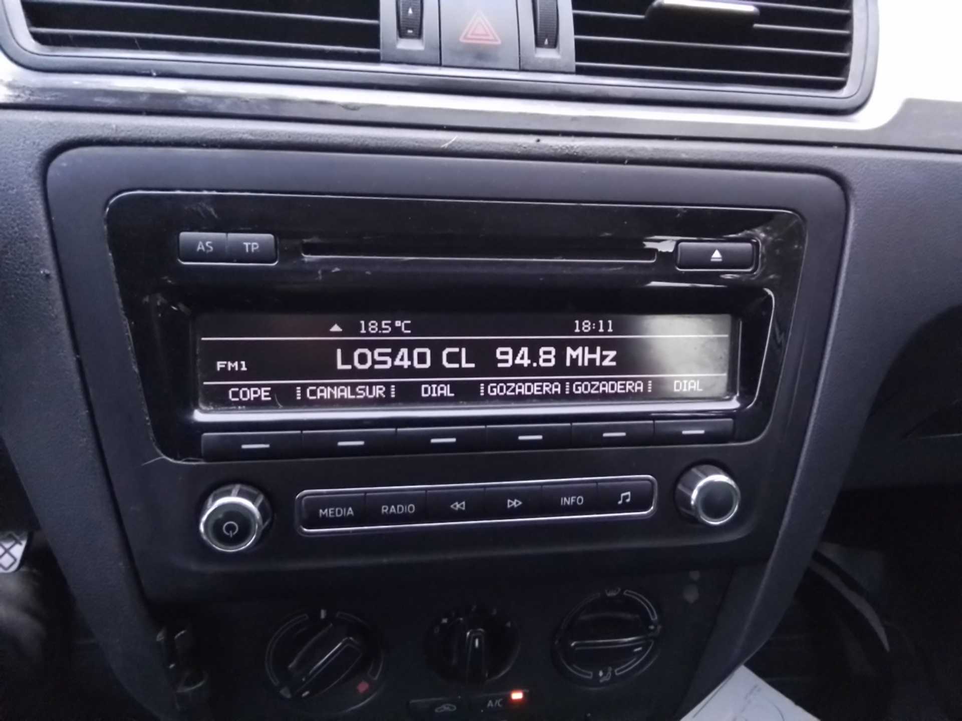 Recambio de sistema audio / radio cd para skoda rapid 1.6 tdi dpf referencia OEM IAM   