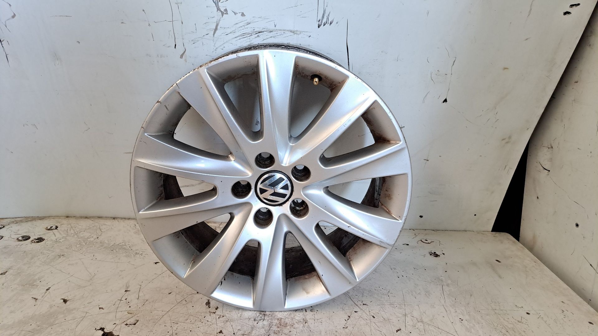Recambio de llanta para volkswagen tiguan (5n1) 2.0 tdi referencia OEM IAM r17 5n0601025m 