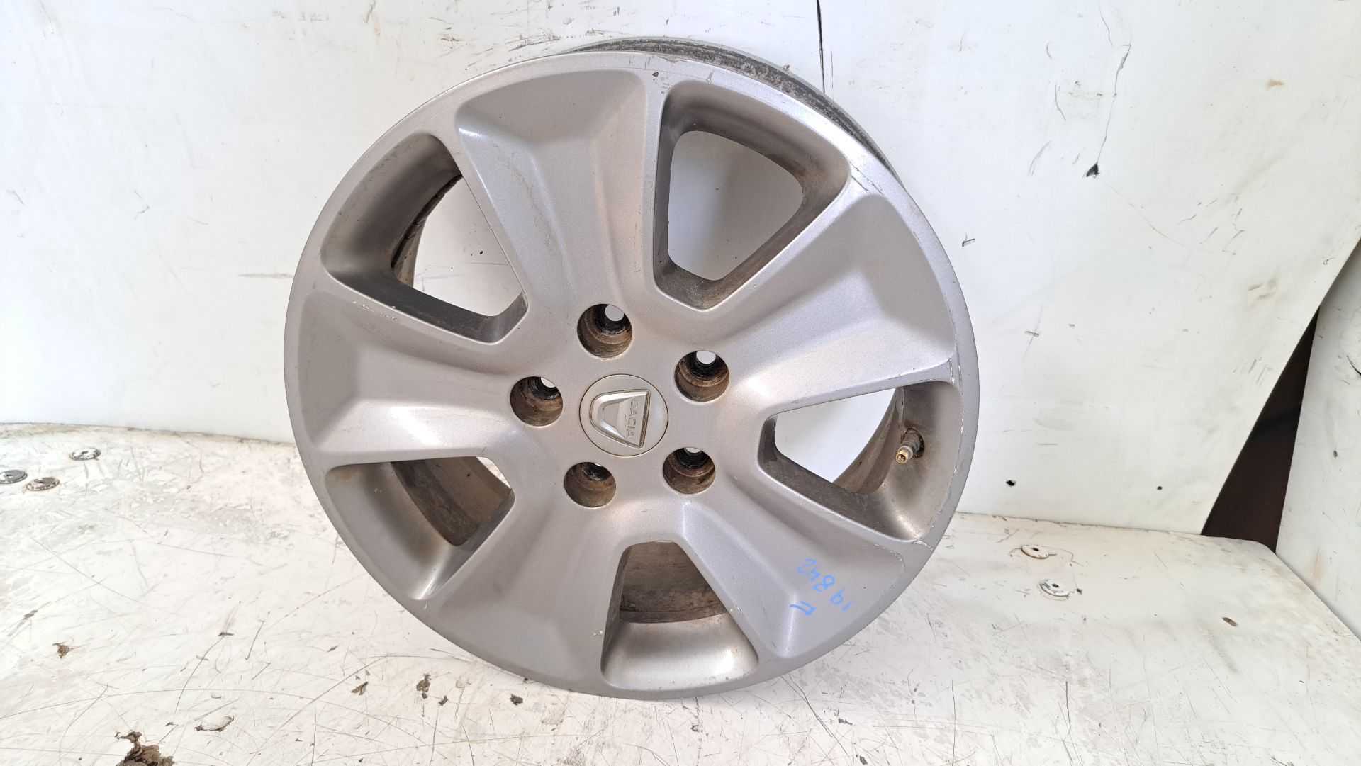 Recambio de llanta para dacia duster ambiance 4x2 referencia OEM IAM r16 403003157r 