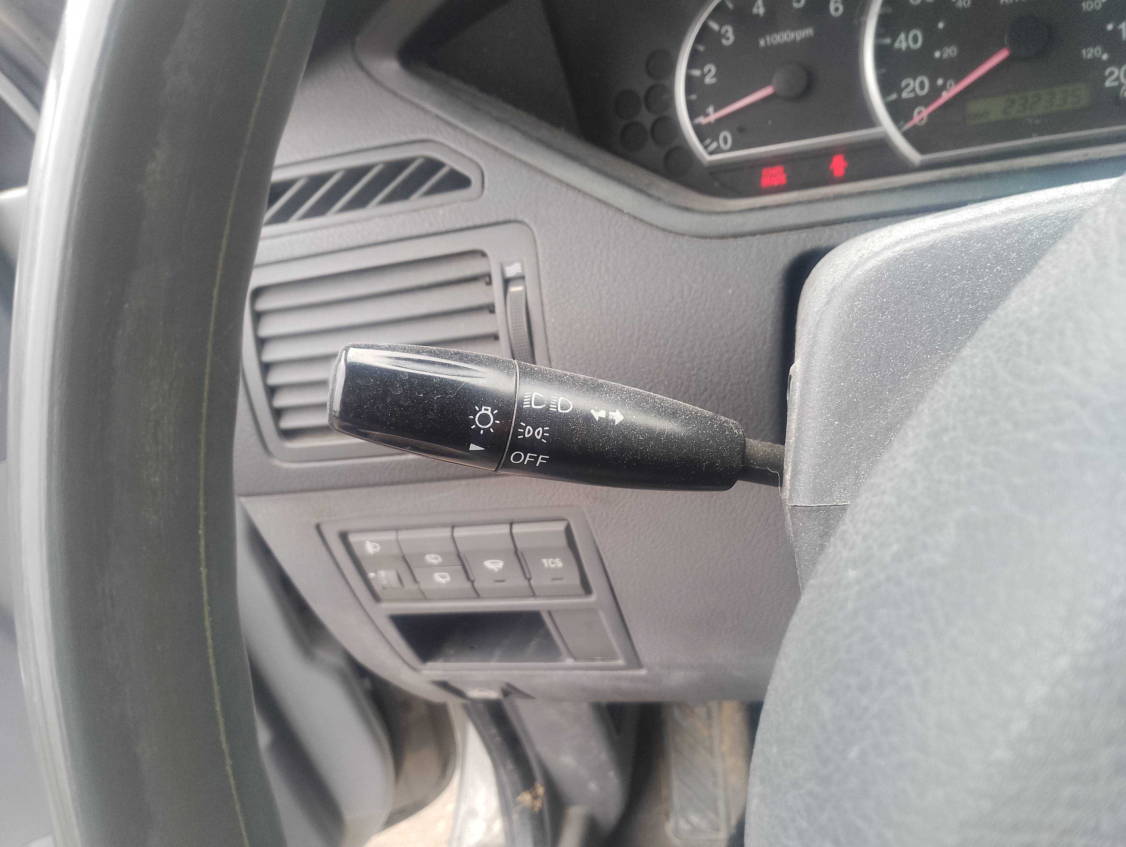 Recambio de mando luces para kia carens 2.0 crdi ex monovolumen referencia OEM IAM   