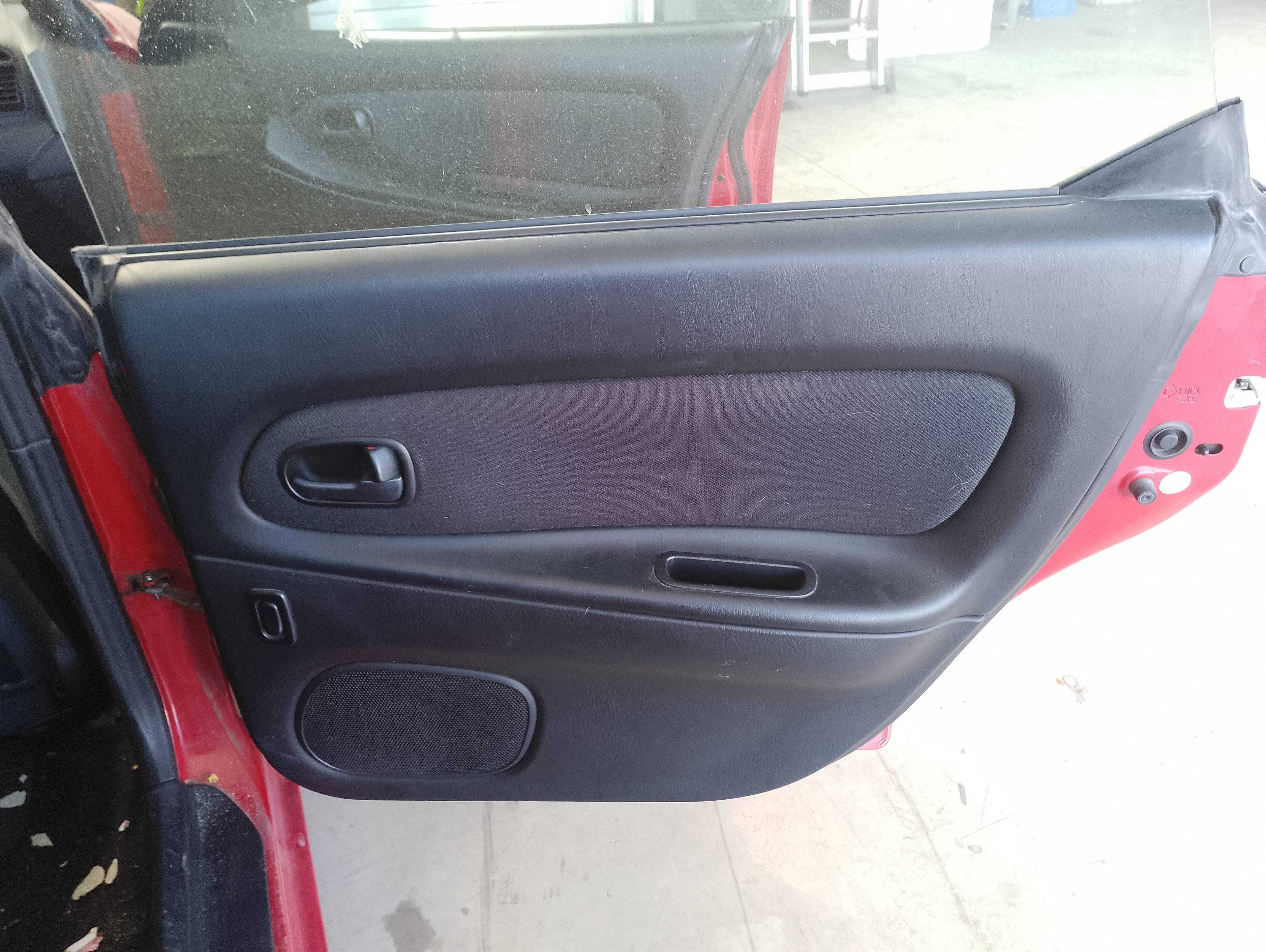 Recambio de guarnecido puerta trasera derecha para mazda 323 berlina c/f/s (ba) 1.5 c referencia OEM IAM   