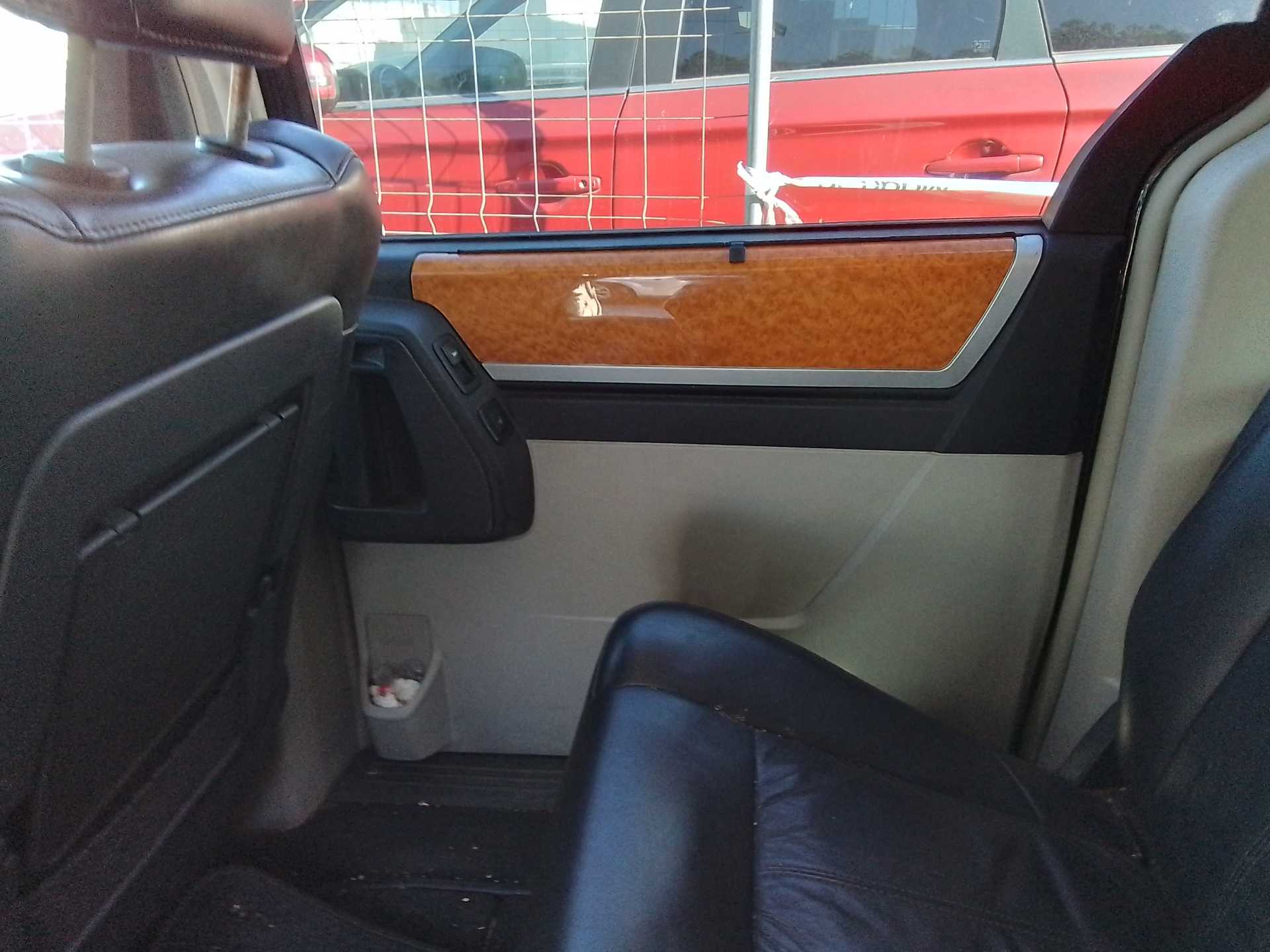 Recambio de guarnecido puerta trasera derecha para chrysler grand voyager limited referencia OEM IAM   