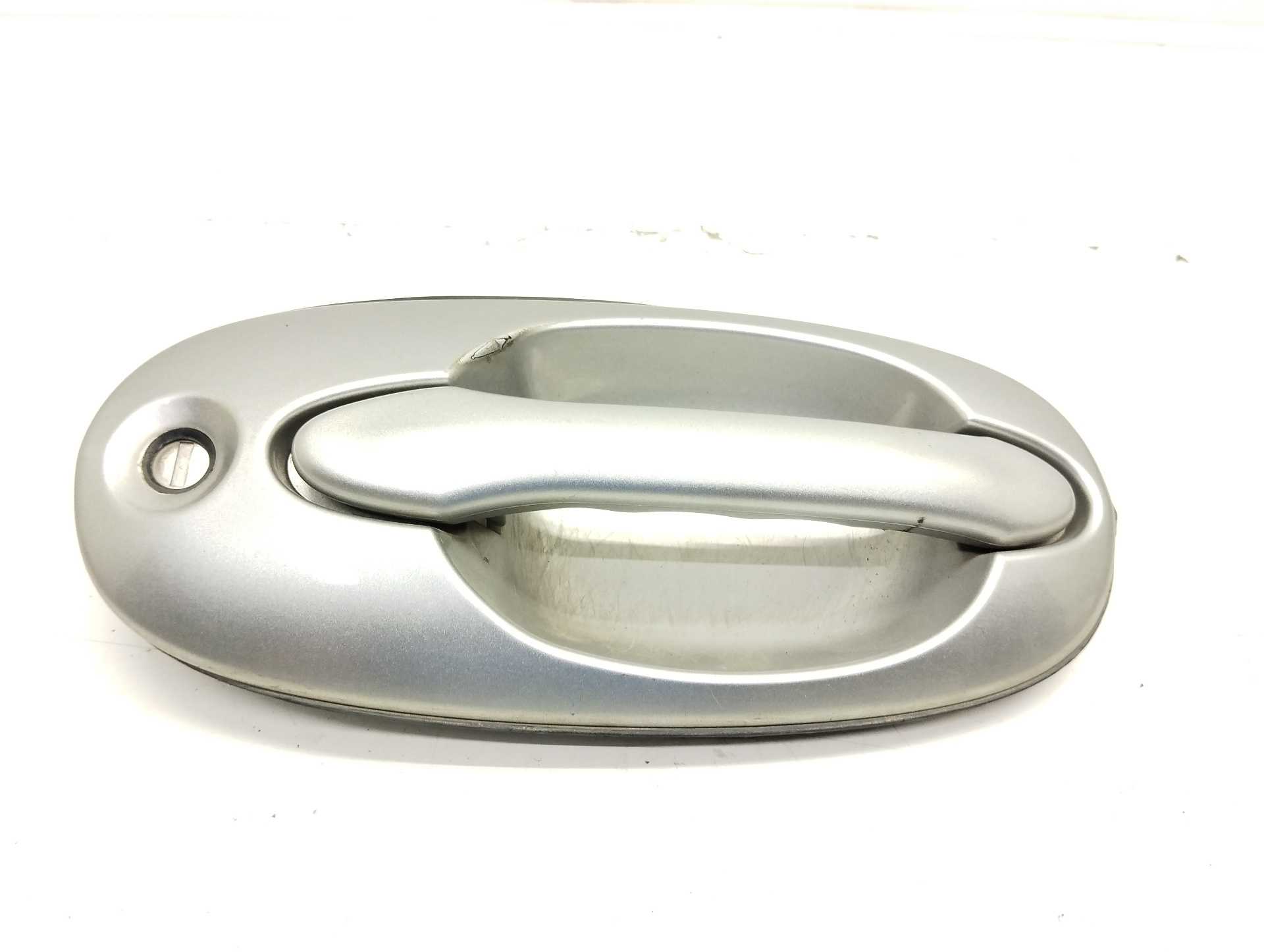 Recambio de maneta exterior delantera derecha para kia carnival ii 2.9 cdri ex referencia OEM IAM K53A58410  