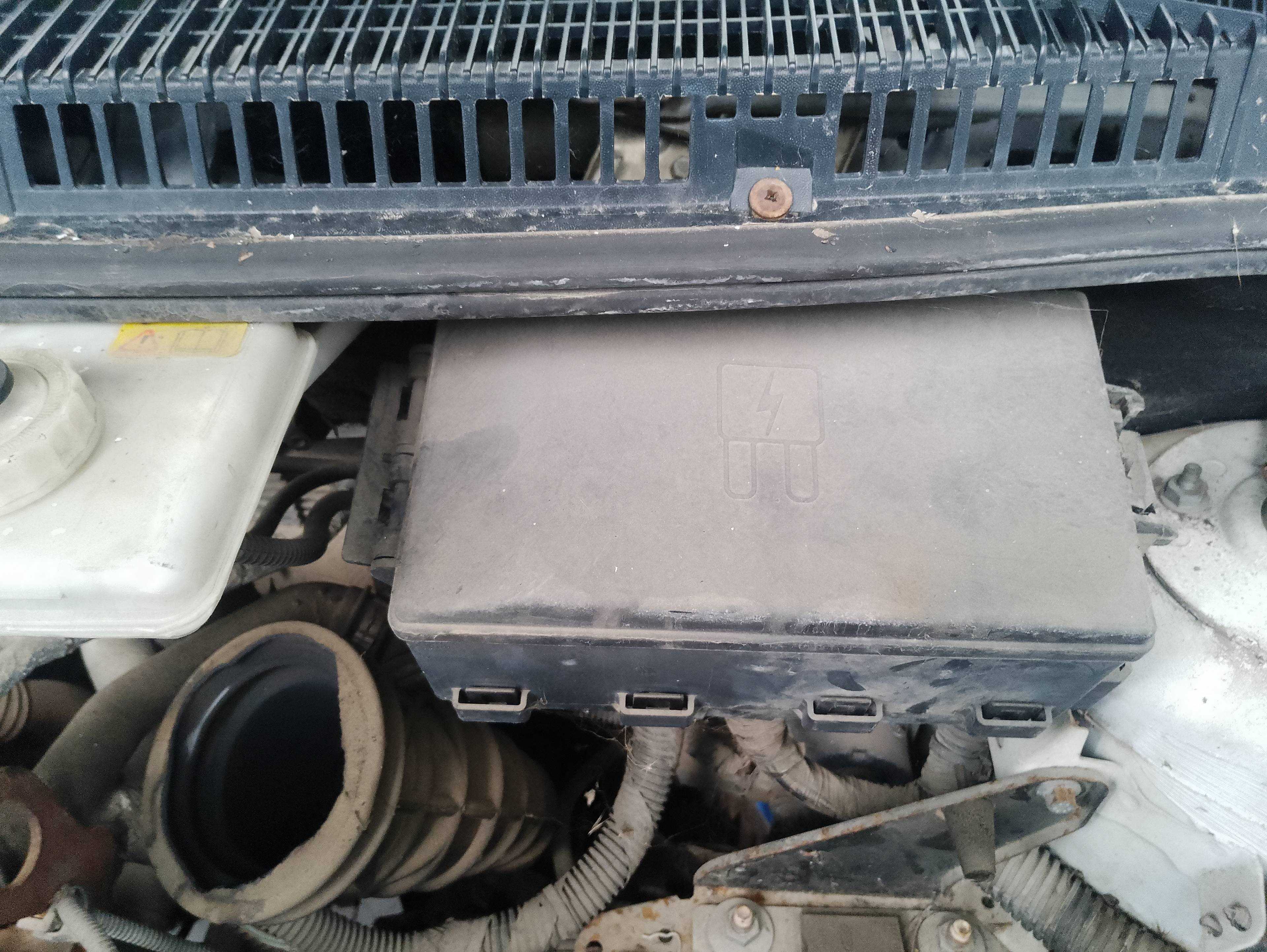 Recambio de caja reles / fusibles para ford tourneo connect (tc7) kombi corta (2009) referencia OEM IAM   