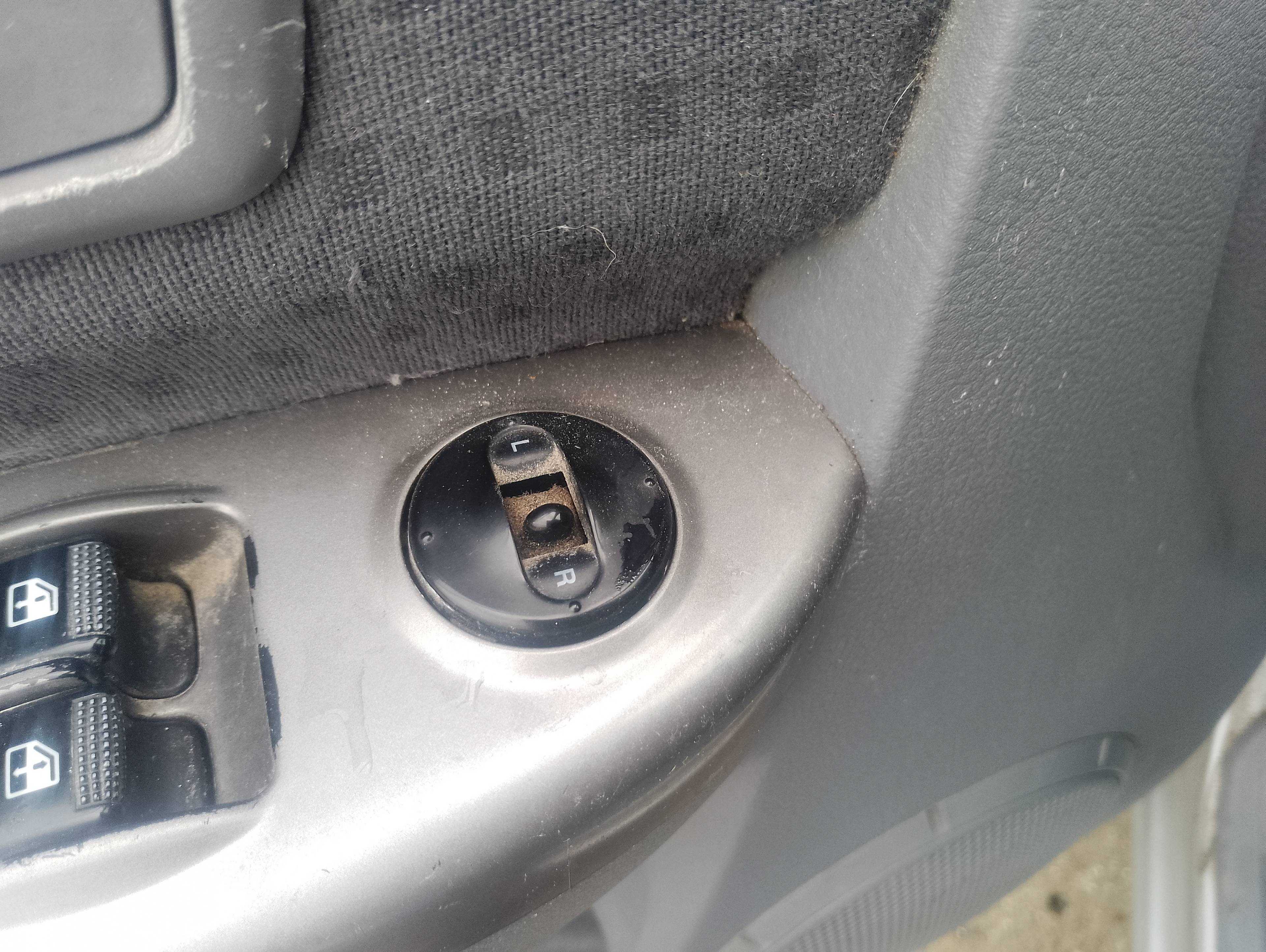 Recambio de mando retrovisor para kia carens 2.0 crdi ex monovolumen referencia OEM IAM   