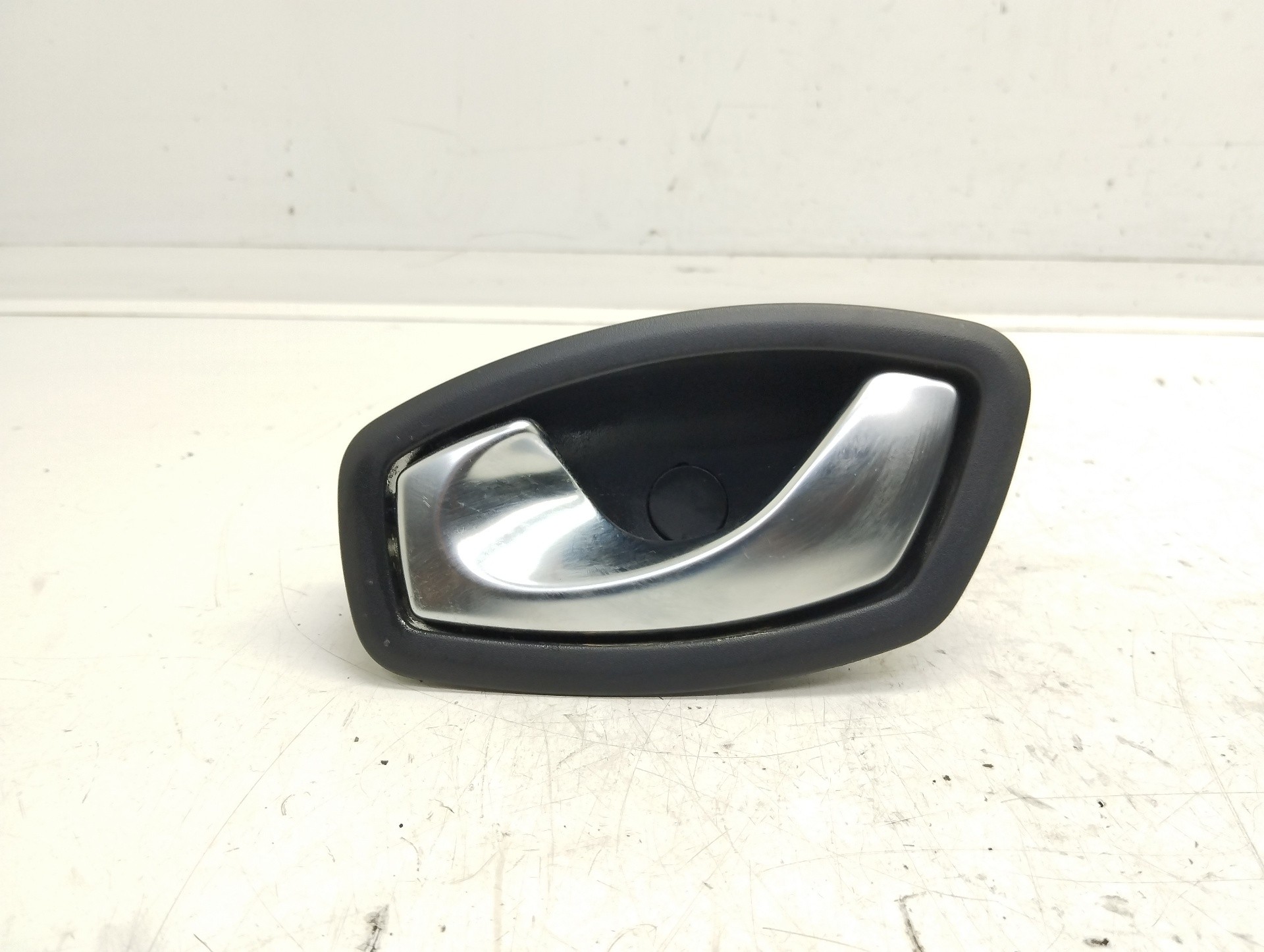 Recambio de maneta interior delantera izquierda para renault captur 1.5 dci diesel fap referencia OEM IAM 806700006R  