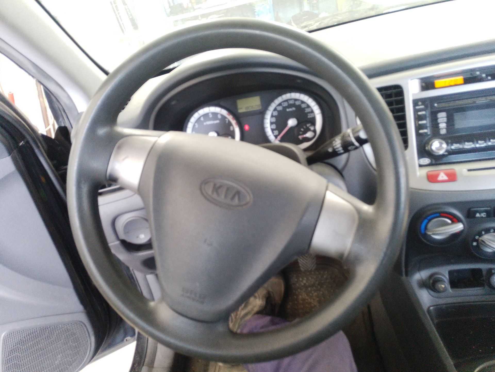 Recambio de volante para kia rio ii sedán (jb) 1.4 16v referencia OEM IAM   