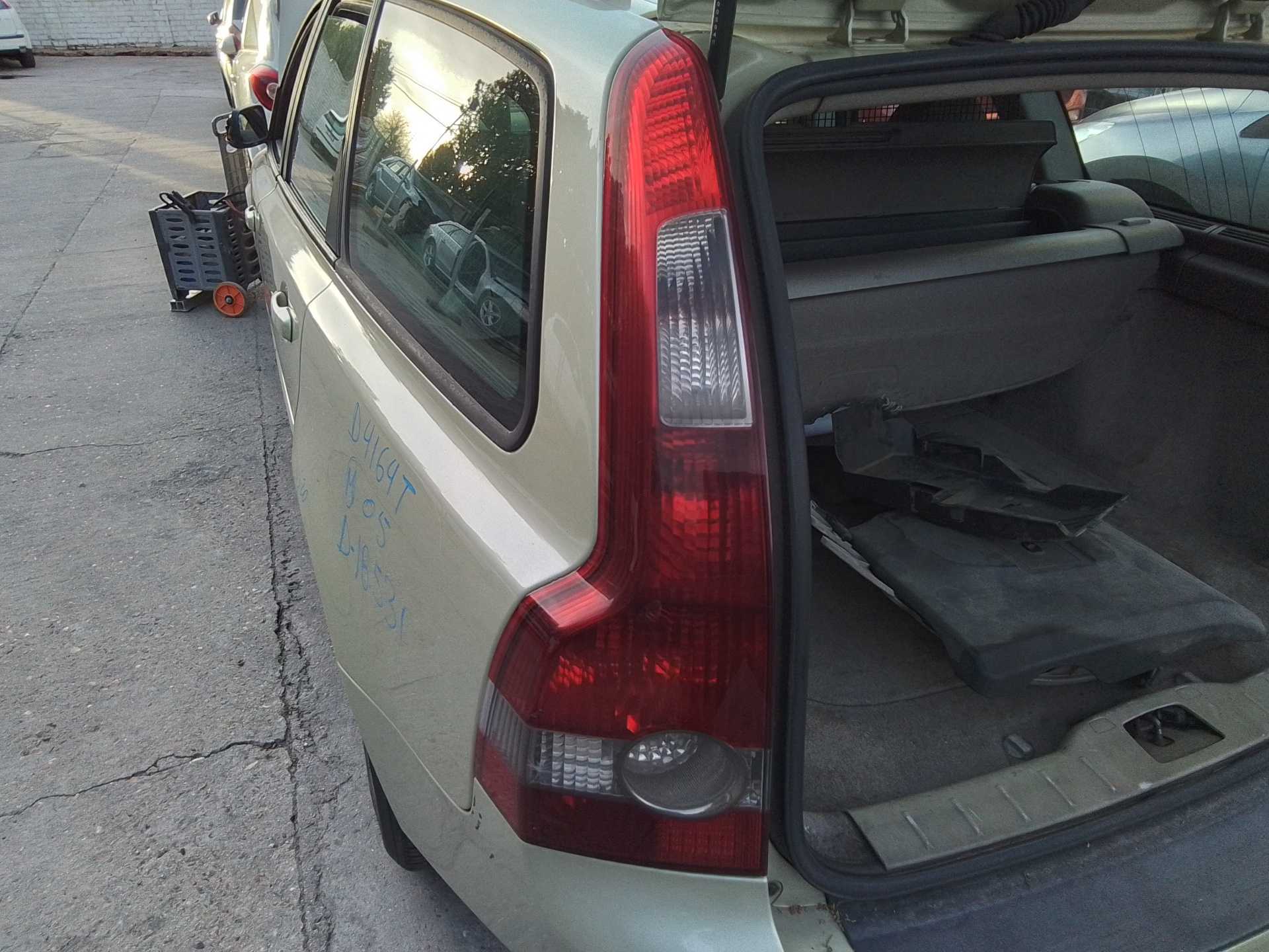 Recambio de piloto trasero izquierdo para volvo v50 familiar 1.6 diesel cat referencia OEM IAM   