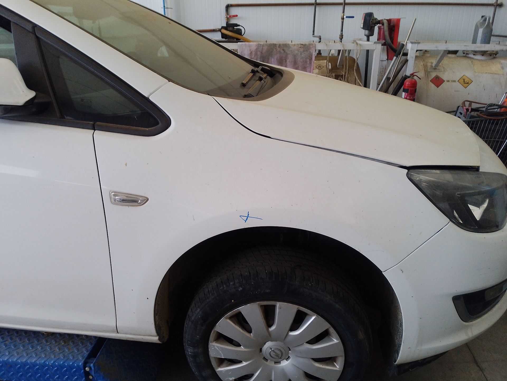 Recambio de aleta delantera derecha para opel astra j (p10) 1.7 cdti (68) referencia OEM IAM 13390003  