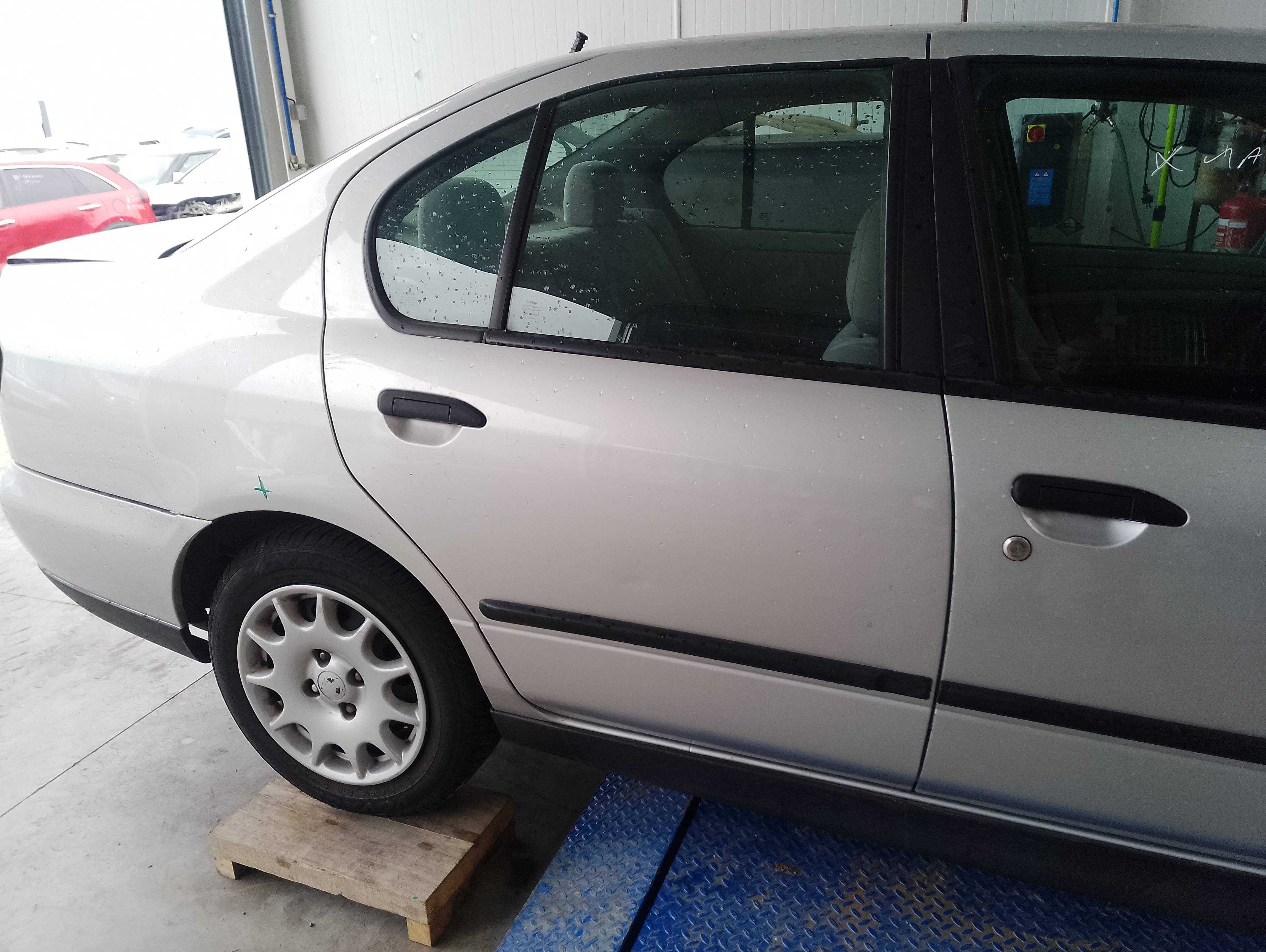 Recambio de puerta trasera derecha para nissan primera berlina (p11) básico referencia OEM IAM   