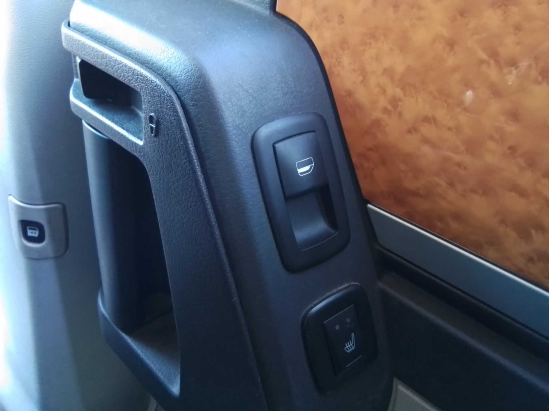 Recambio de mando elevalunas trasero derecho para chrysler grand voyager limited referencia OEM IAM   