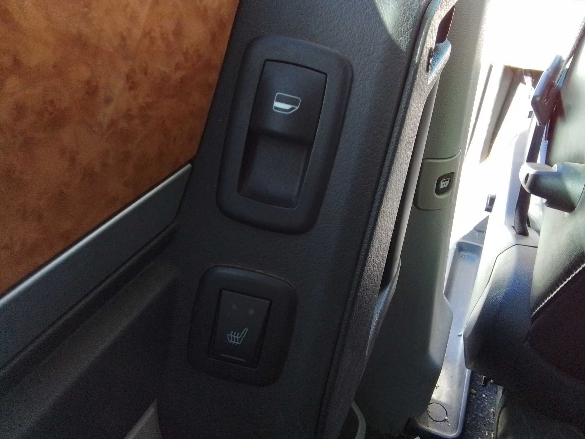 Recambio de mando elevalunas trasero izquierdo para chrysler grand voyager limited referencia OEM IAM   