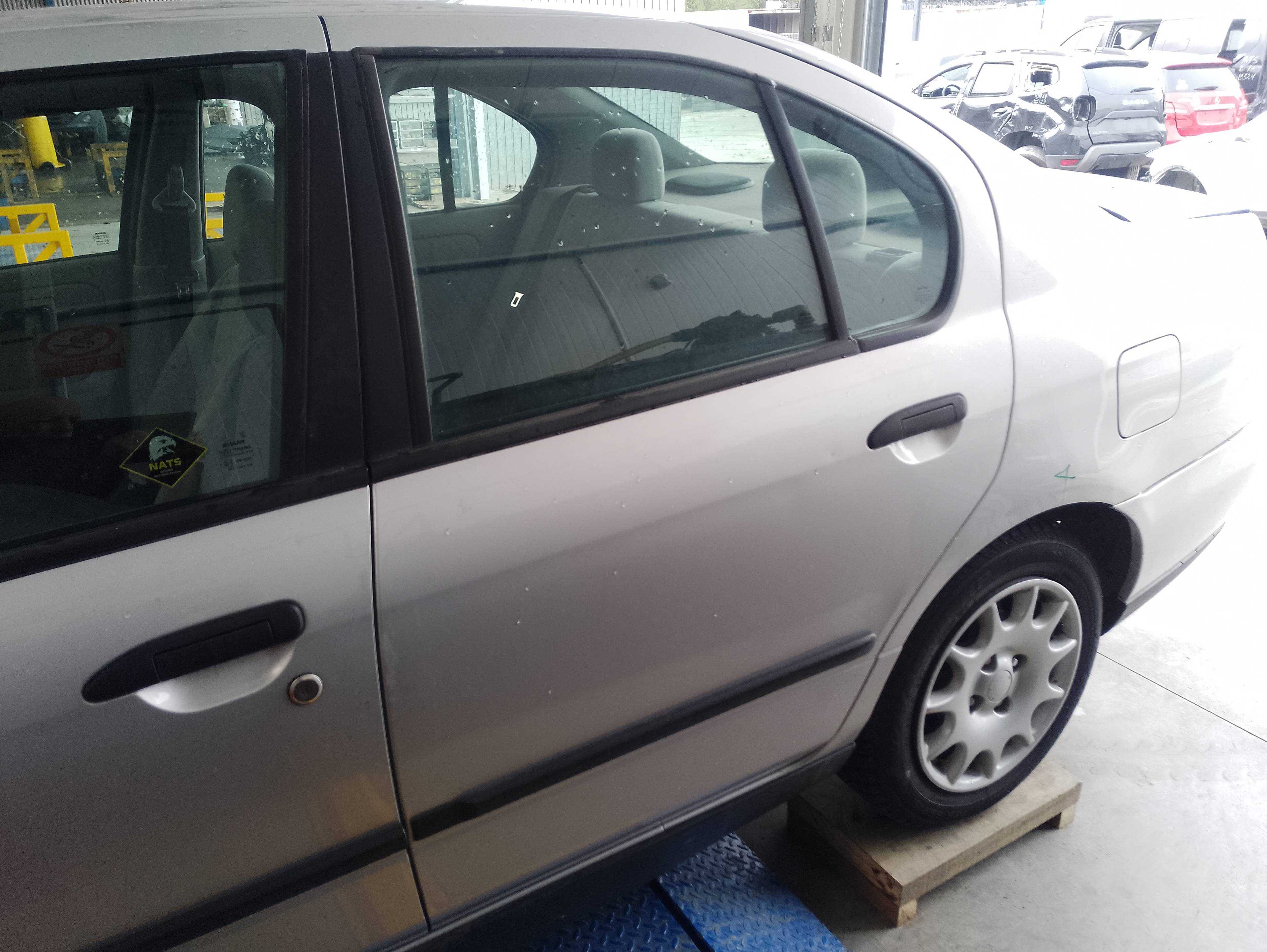 Recambio de puerta trasera izquierda para nissan primera berlina (p11) básico referencia OEM IAM   