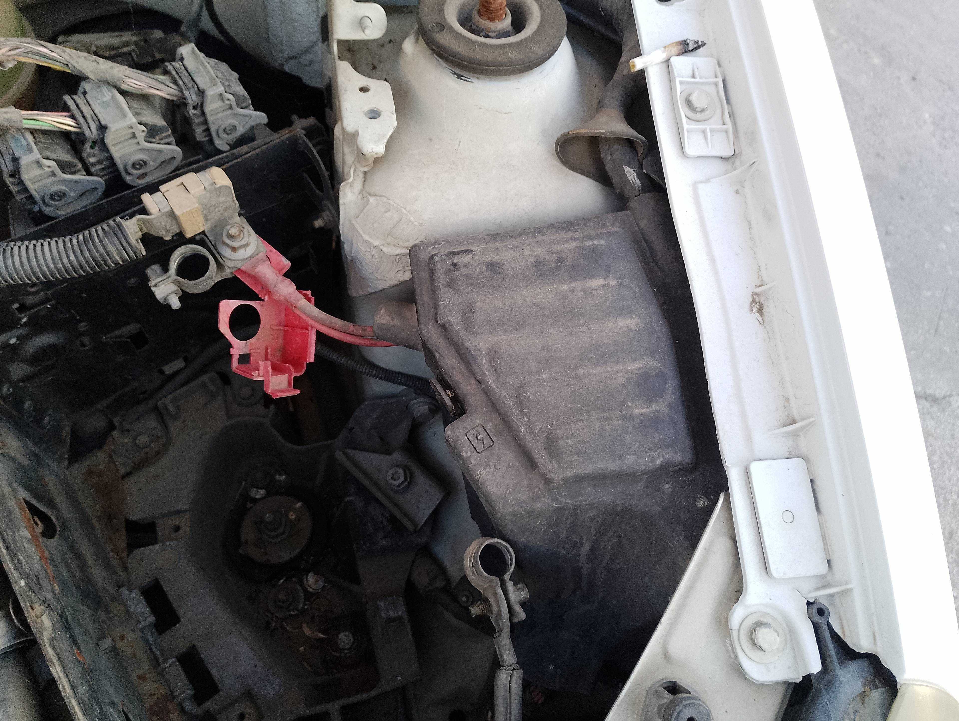 Recambio de caja reles / fusibles para renault clio ii fase ii (b/cb0) authentique referencia OEM IAM   
