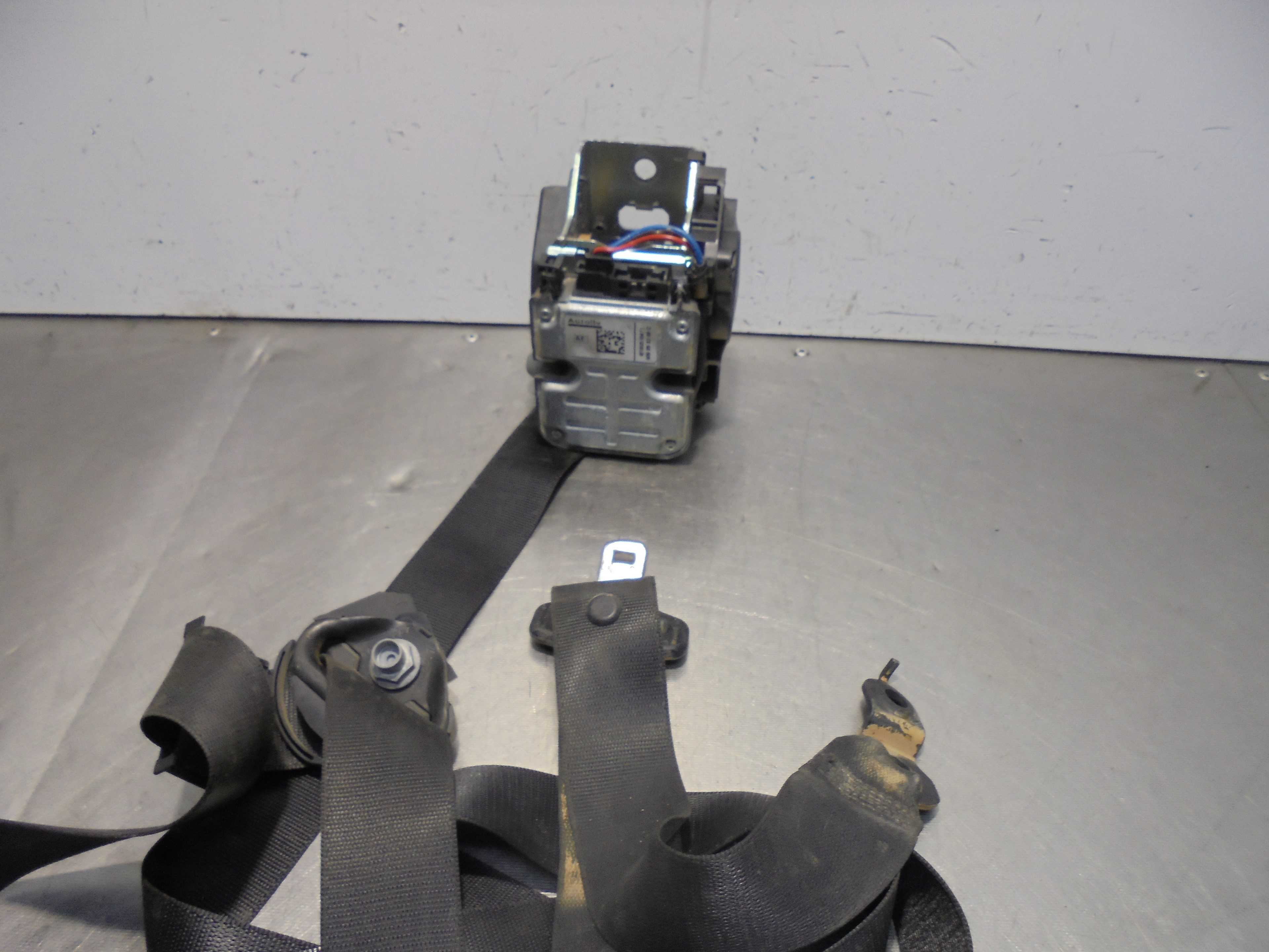 Recambio de cinturon seguridad delantero izquierdo para mercedes-benz clase cls (w219) 350 cgi (219.357) referencia OEM IAM 6090