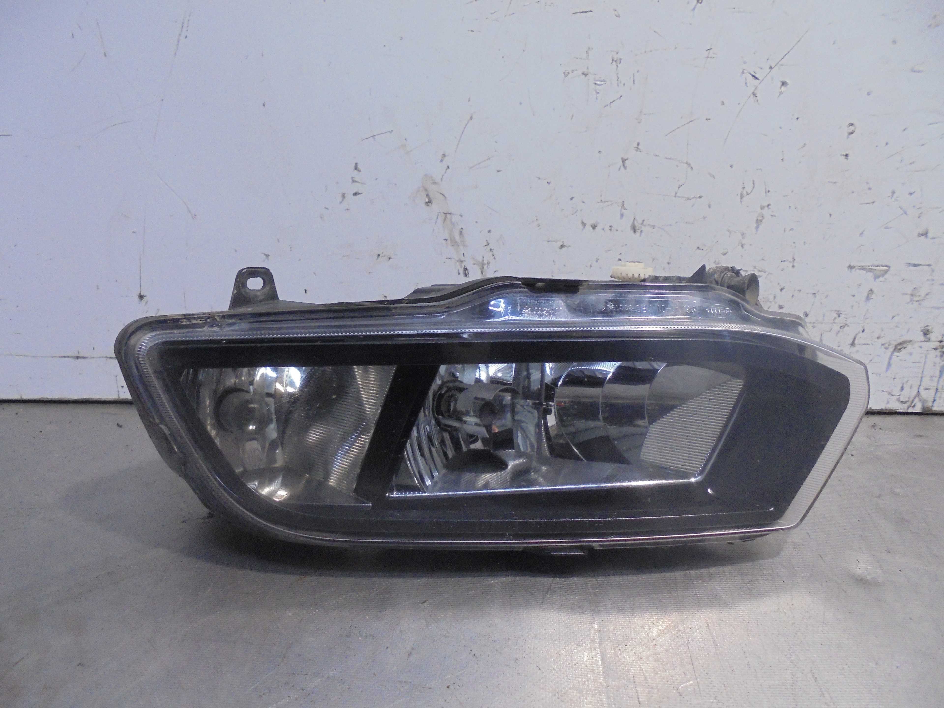 Recambio de faro antiniebla izquierdo para volkswagen polo (6r1) 1.4 tdi referencia OEM IAM 6C0941661 HELLA 