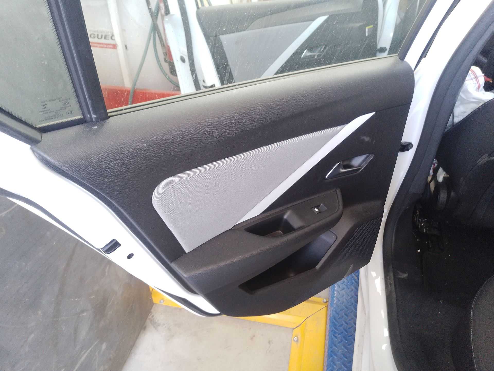 Recambio de guarnecido puerta trasera izquierda para opel astra l (ov5) 1.2 (fphnsl, fphnsr) referencia OEM IAM   